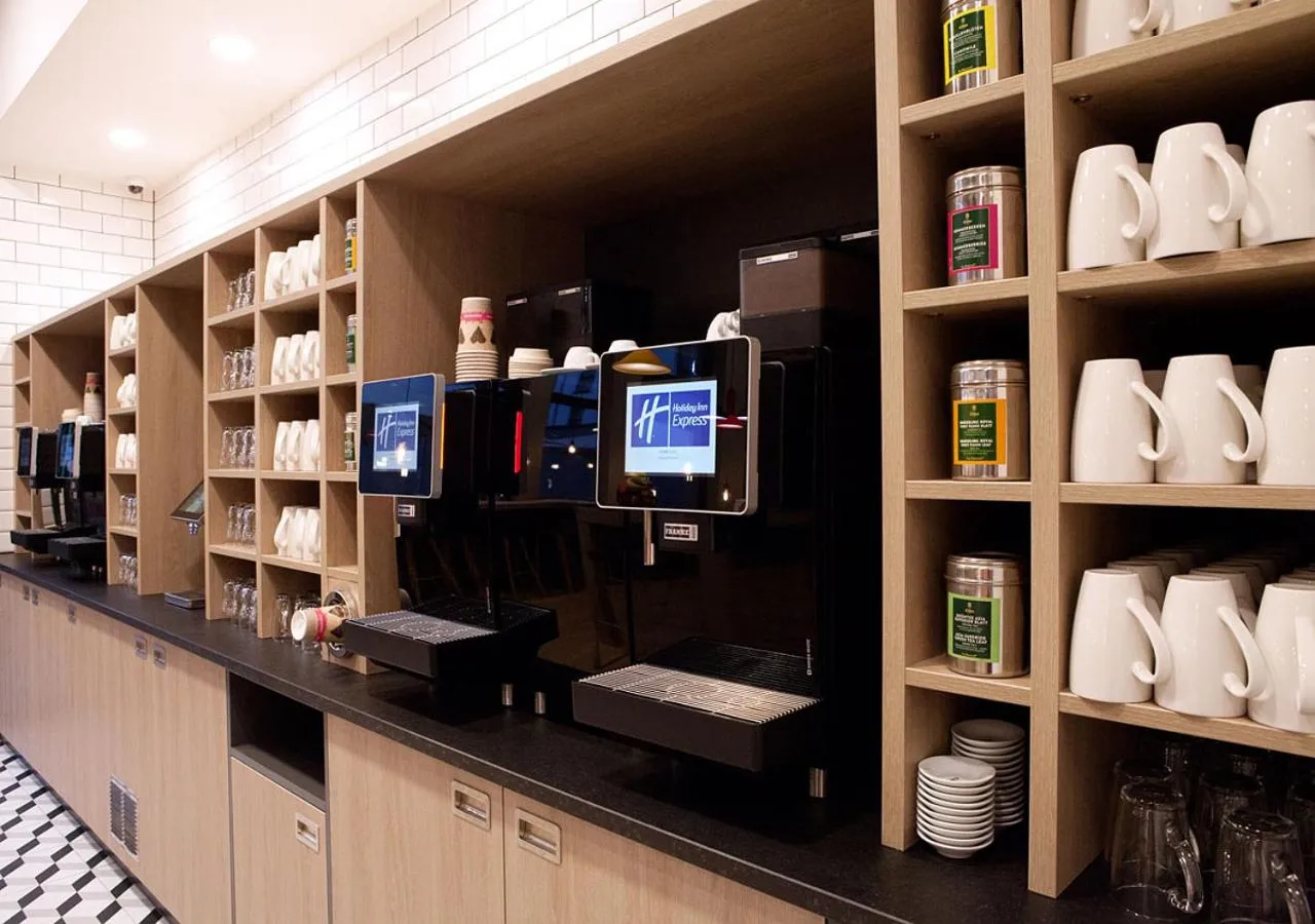 Coffee/tea facilities in Holiday Inn Express - Düsseldorf Airport