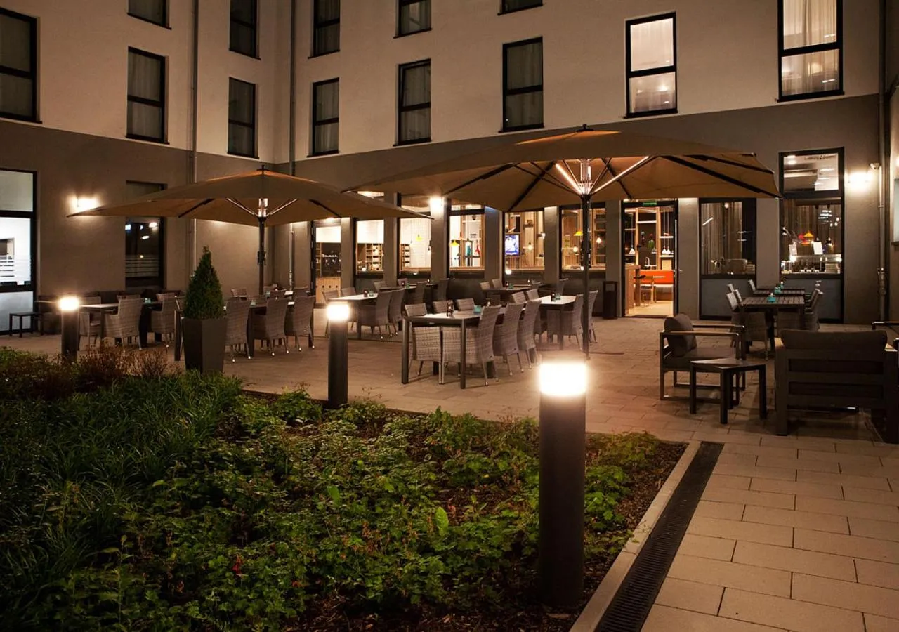 Patio in Holiday Inn Express - Düsseldorf Airport