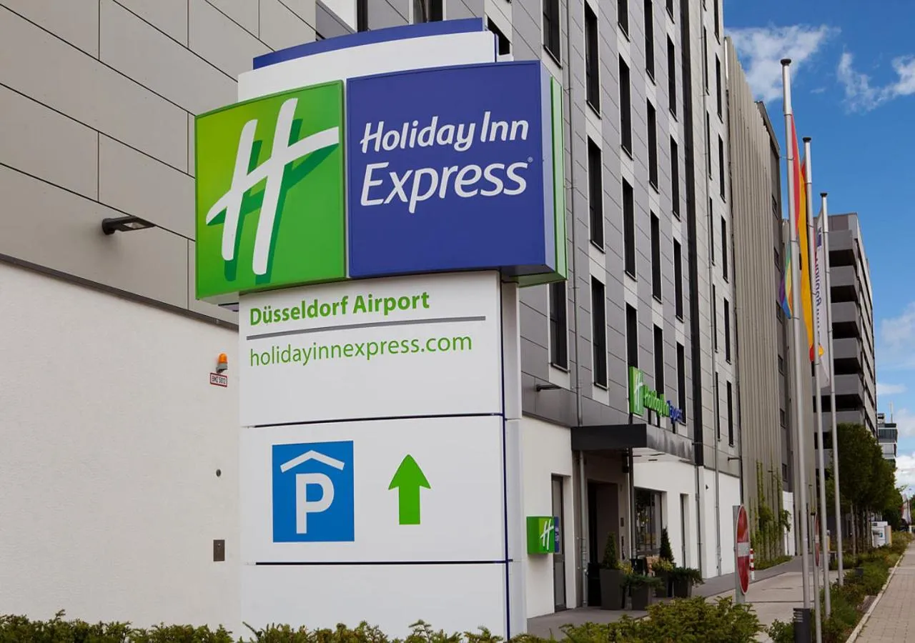 Property building in Holiday Inn Express - Düsseldorf Airport