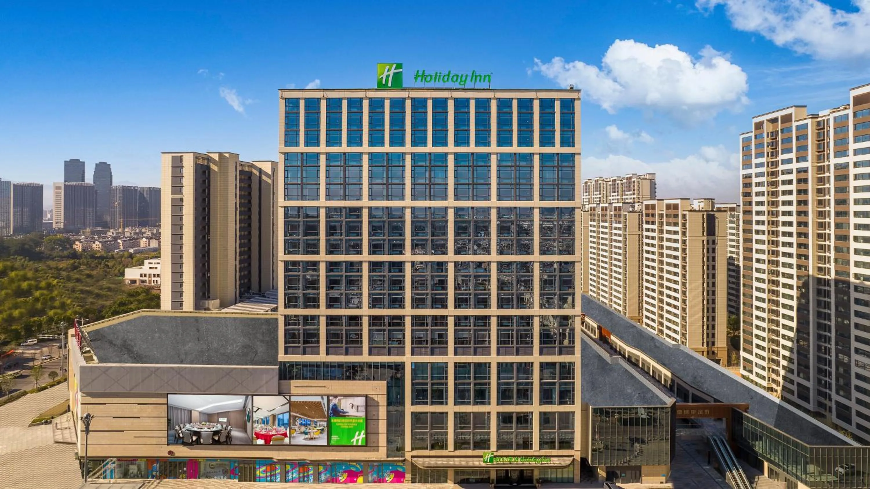 Property building in Holiday Inn Yongkang