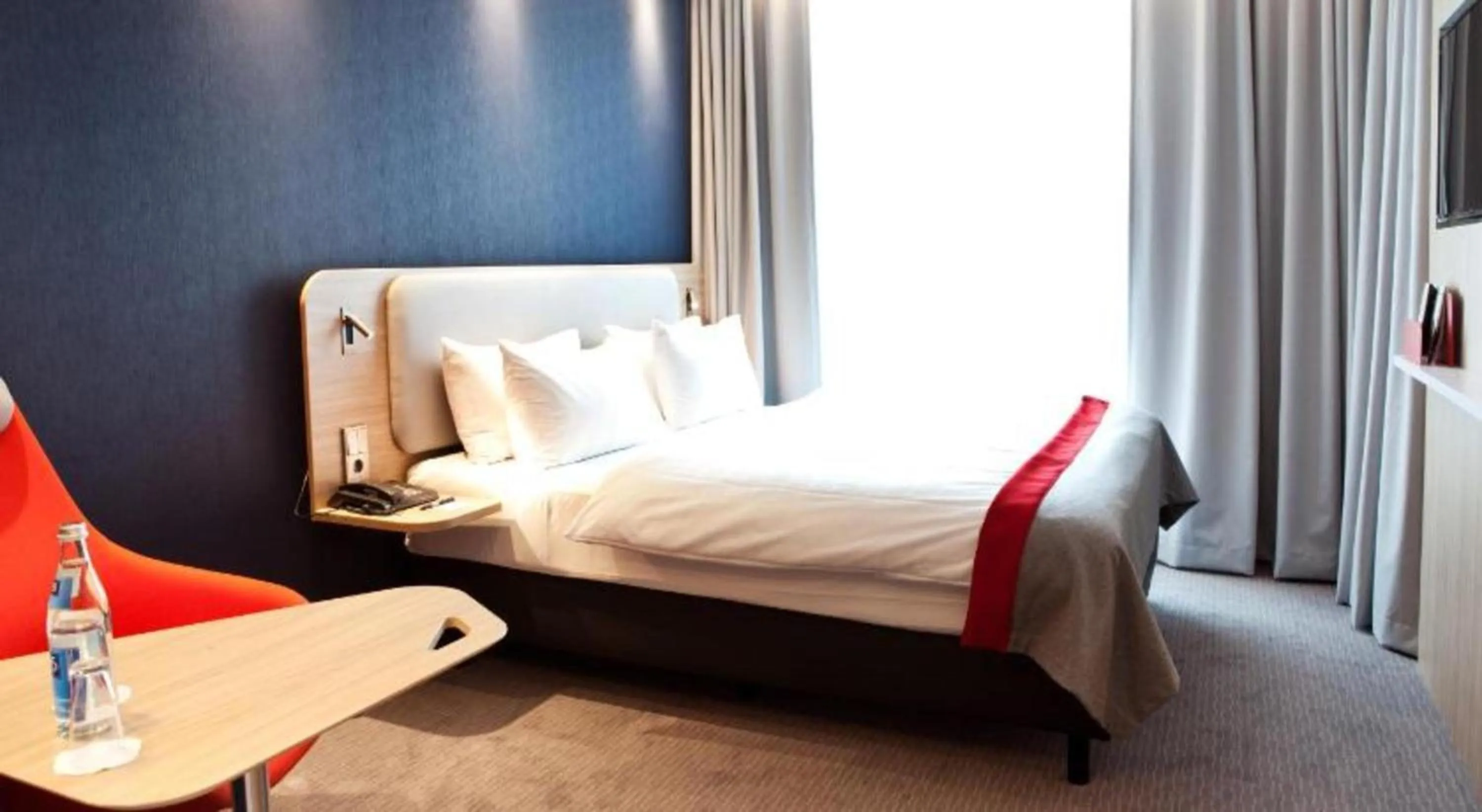 Photo of the whole room, Bed in Holiday Inn Express - Remscheid