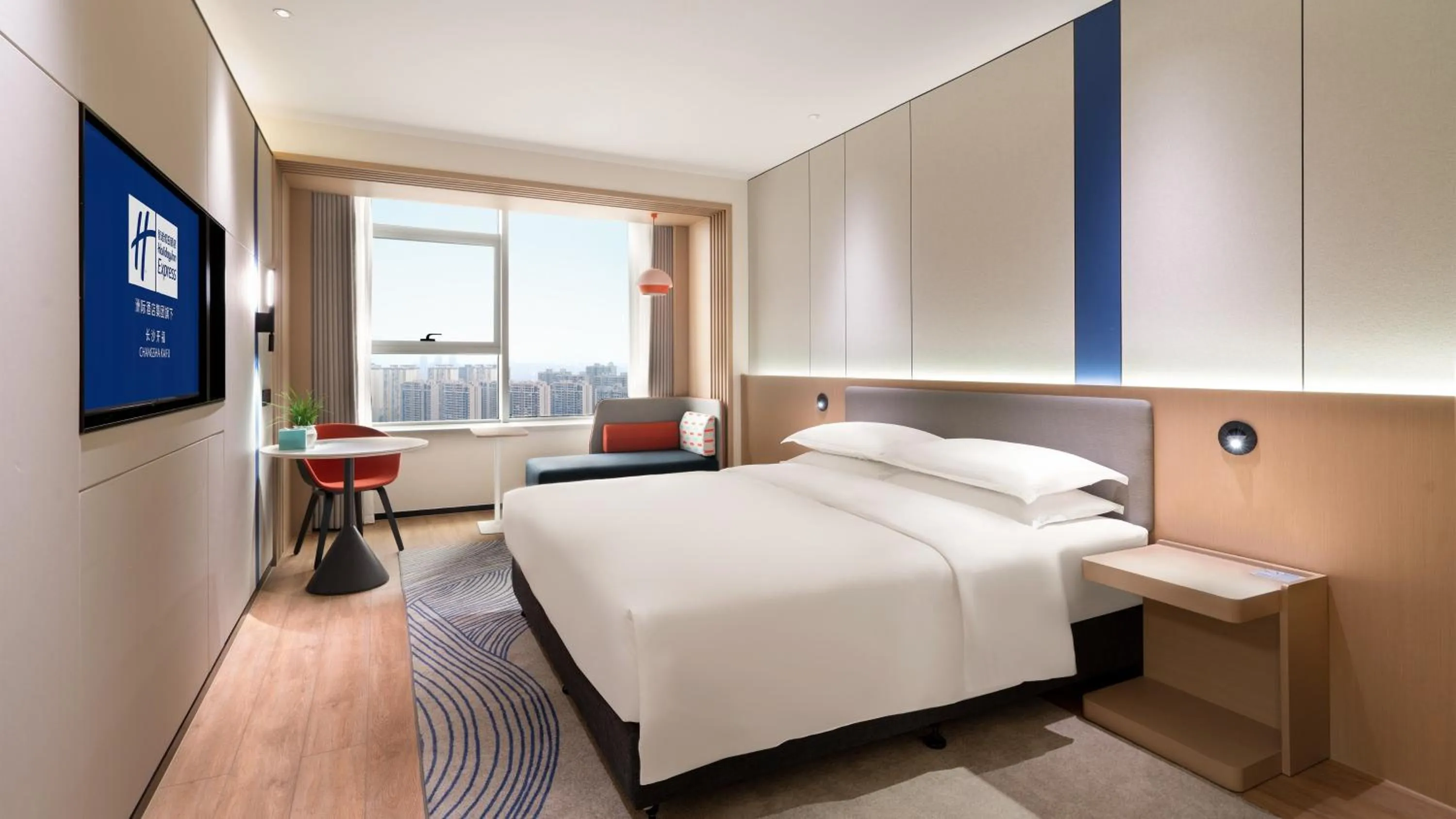 Photo of the whole room, Bed in Holiday Inn Express Changsha Kaifu by IHG