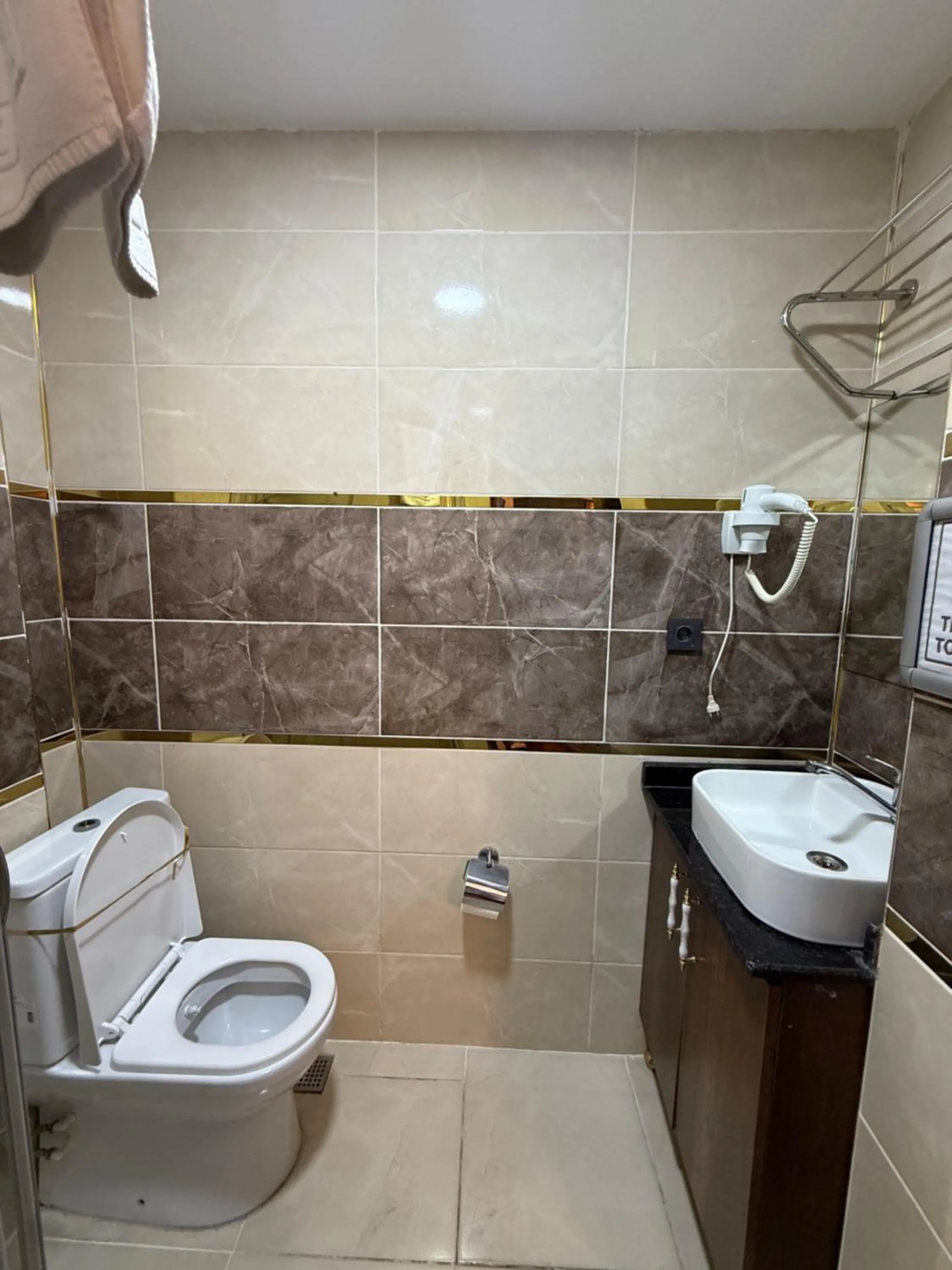 Shower in La Vien Hotel Old City