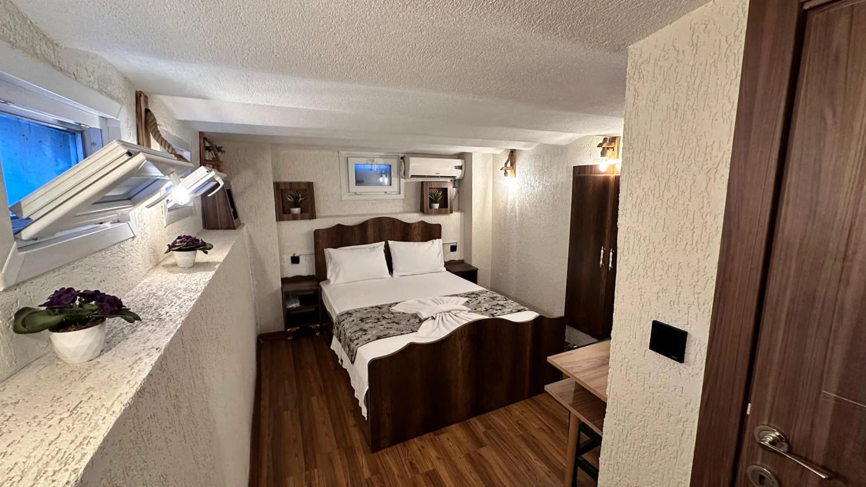 Bed in Aras Boutique Hotel & Suites