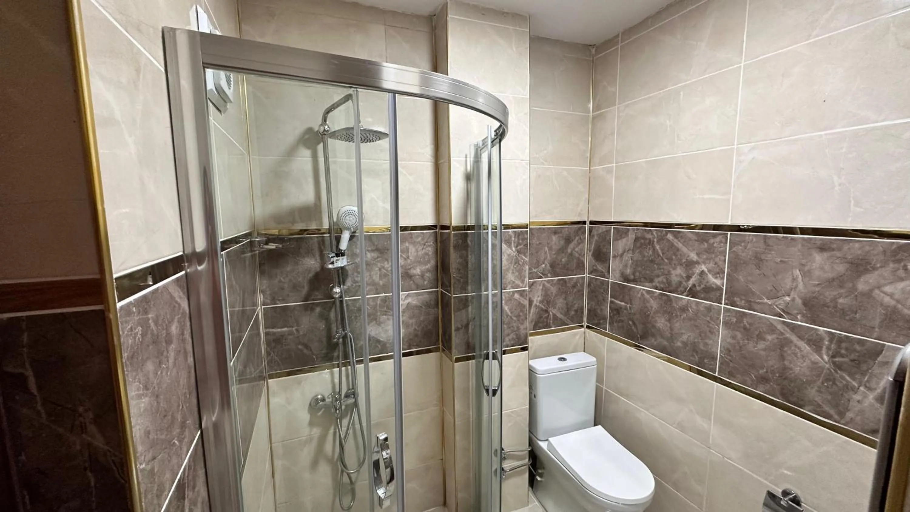 Shower in Aras Boutique Hotel & Suites