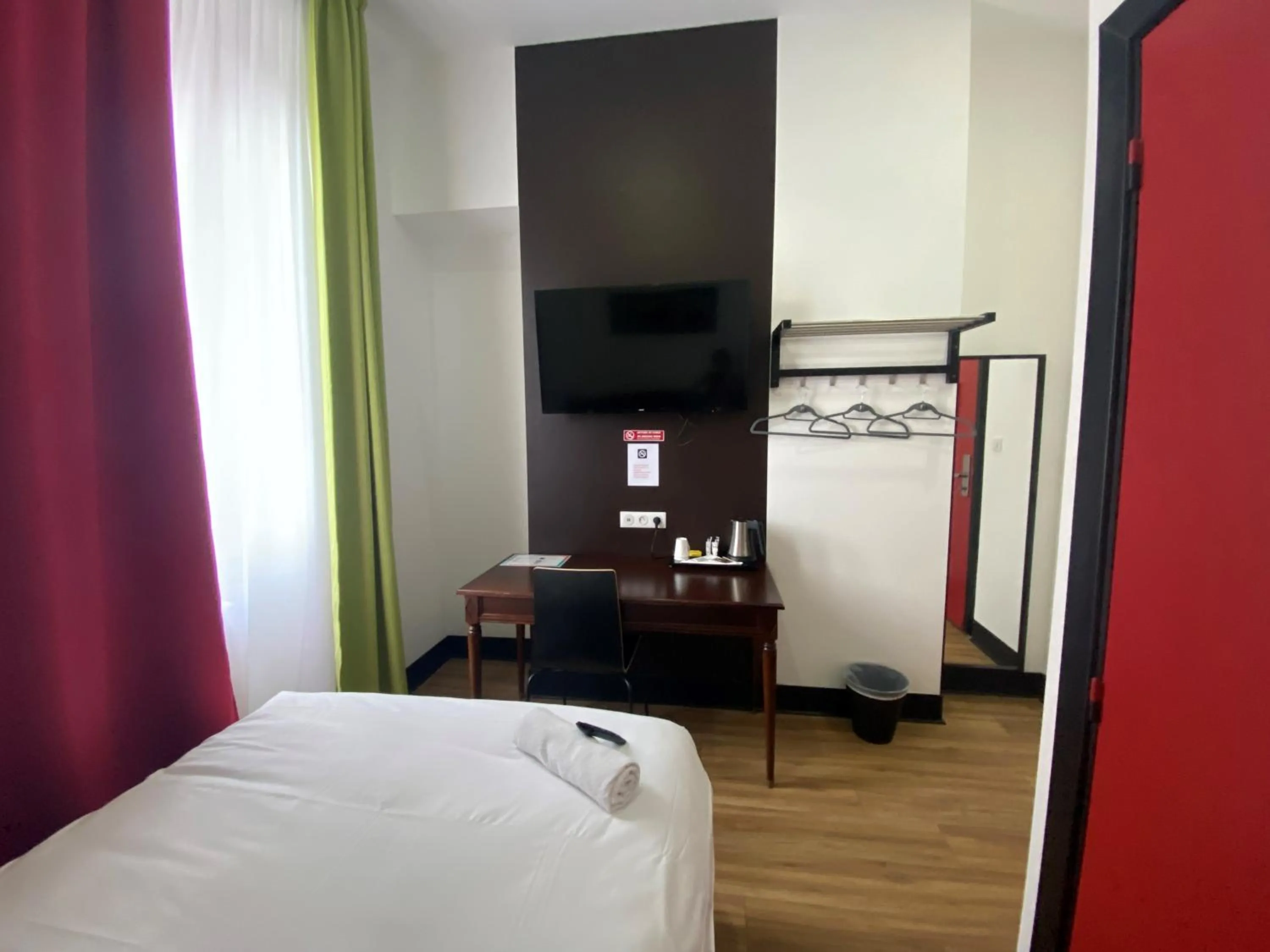 hair dresser in Enzo Hotels Limoges Centre Jourdan by Kyriad Direct