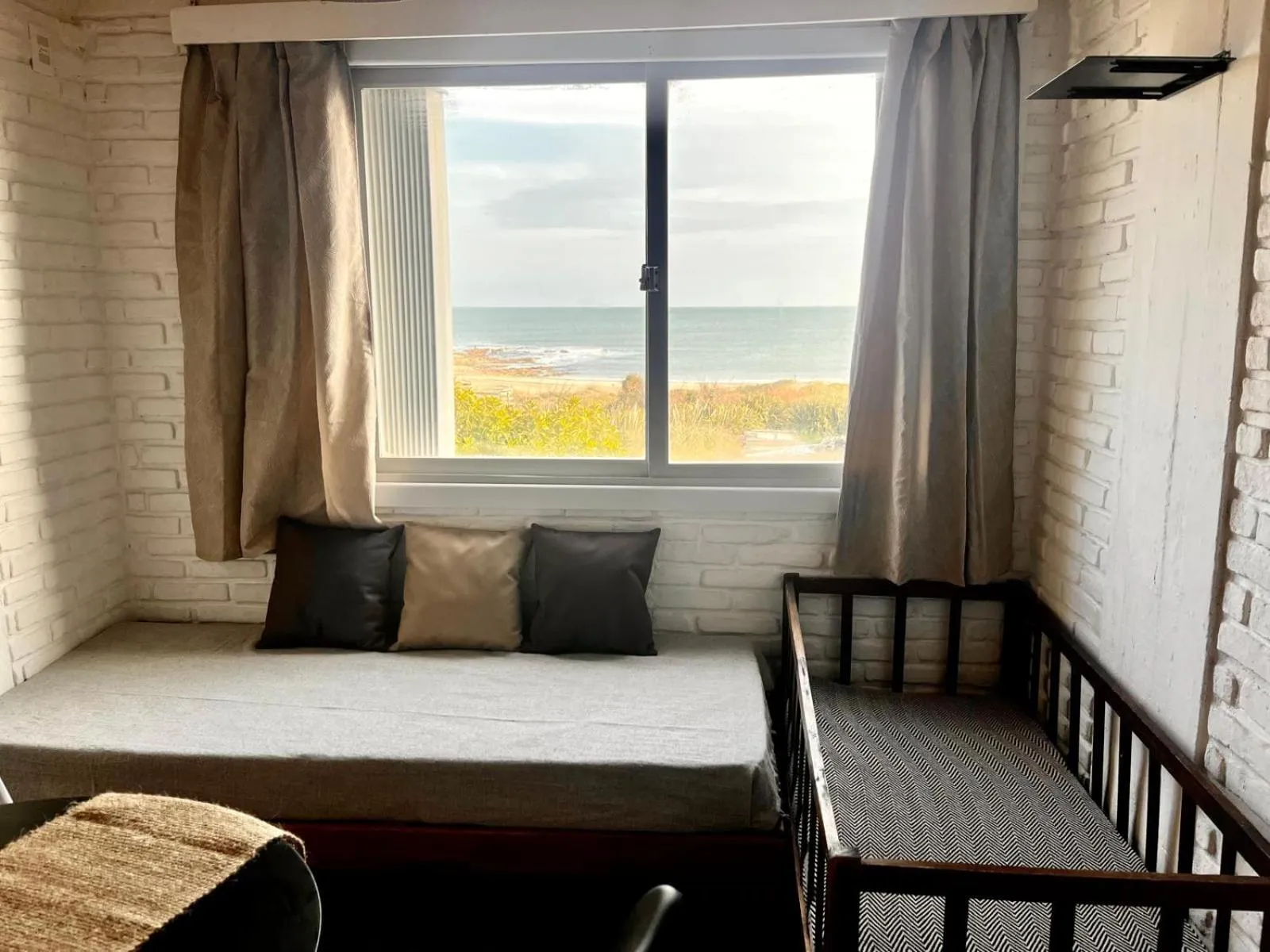 Property building, Bed in Portobello Suites Hotel