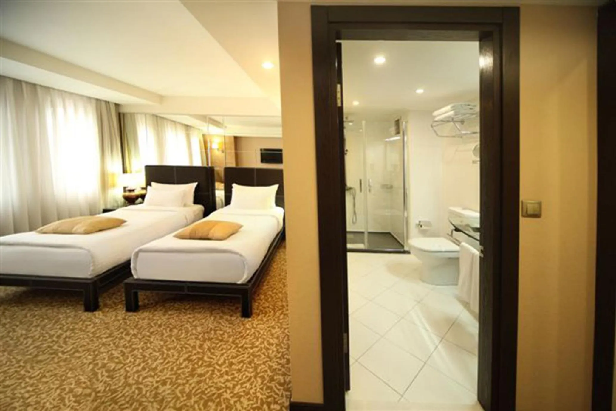 Photo of the whole room, Bed in Cartoon Hotel