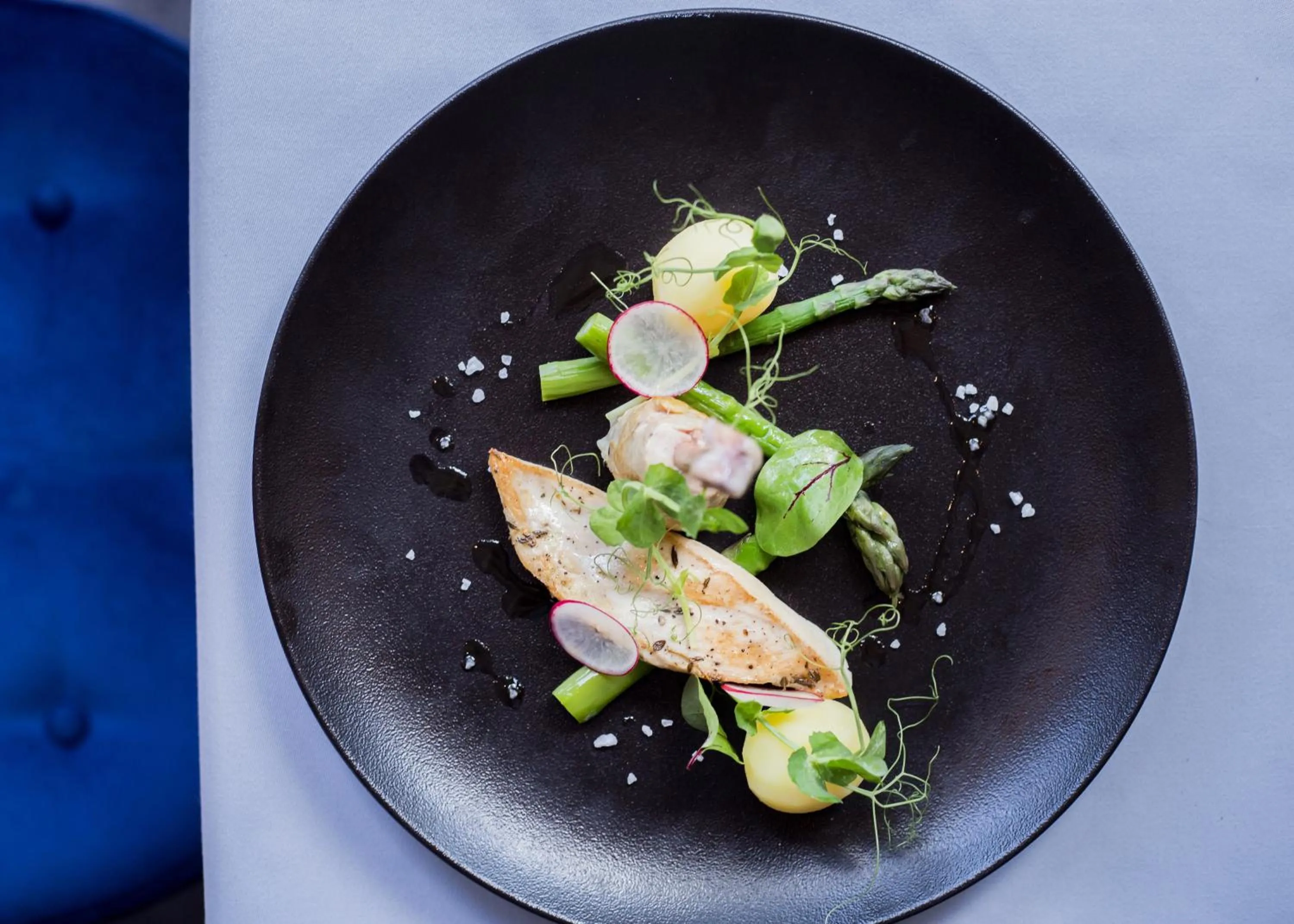 Restaurant/places to eat in Hotel Apis