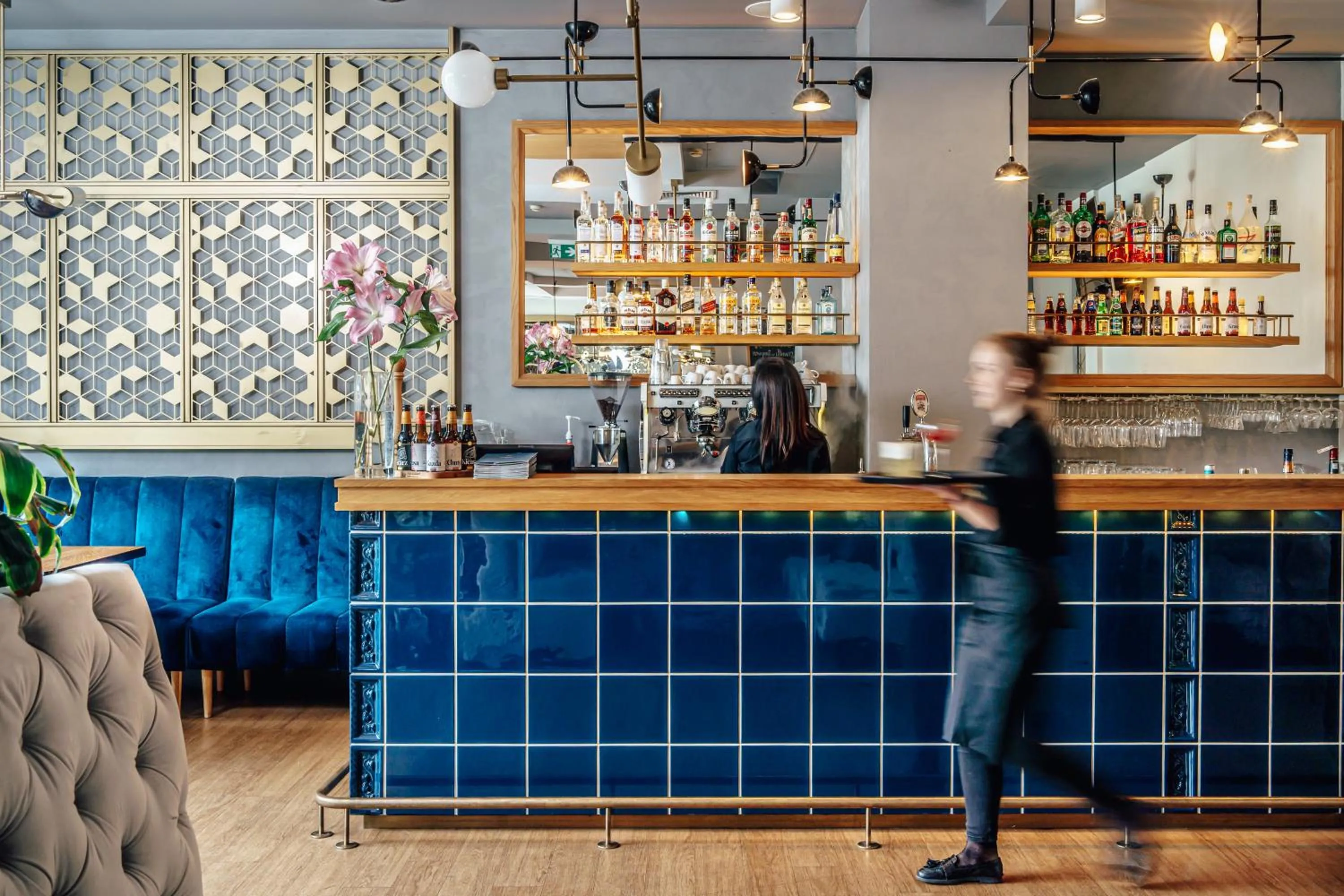 Restaurant/places to eat in Hotel Apis