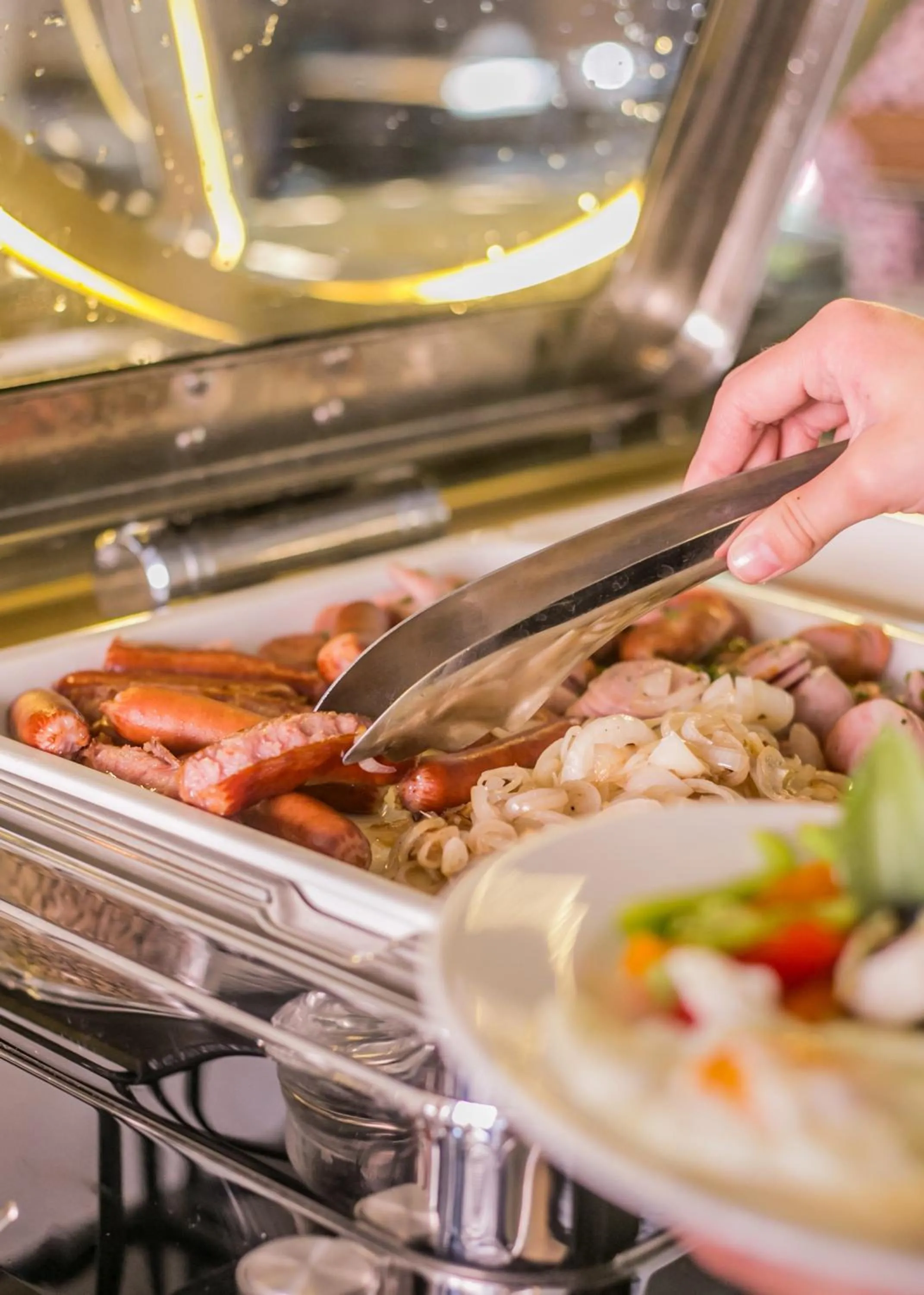 Restaurant/places to eat in Hotel Apis