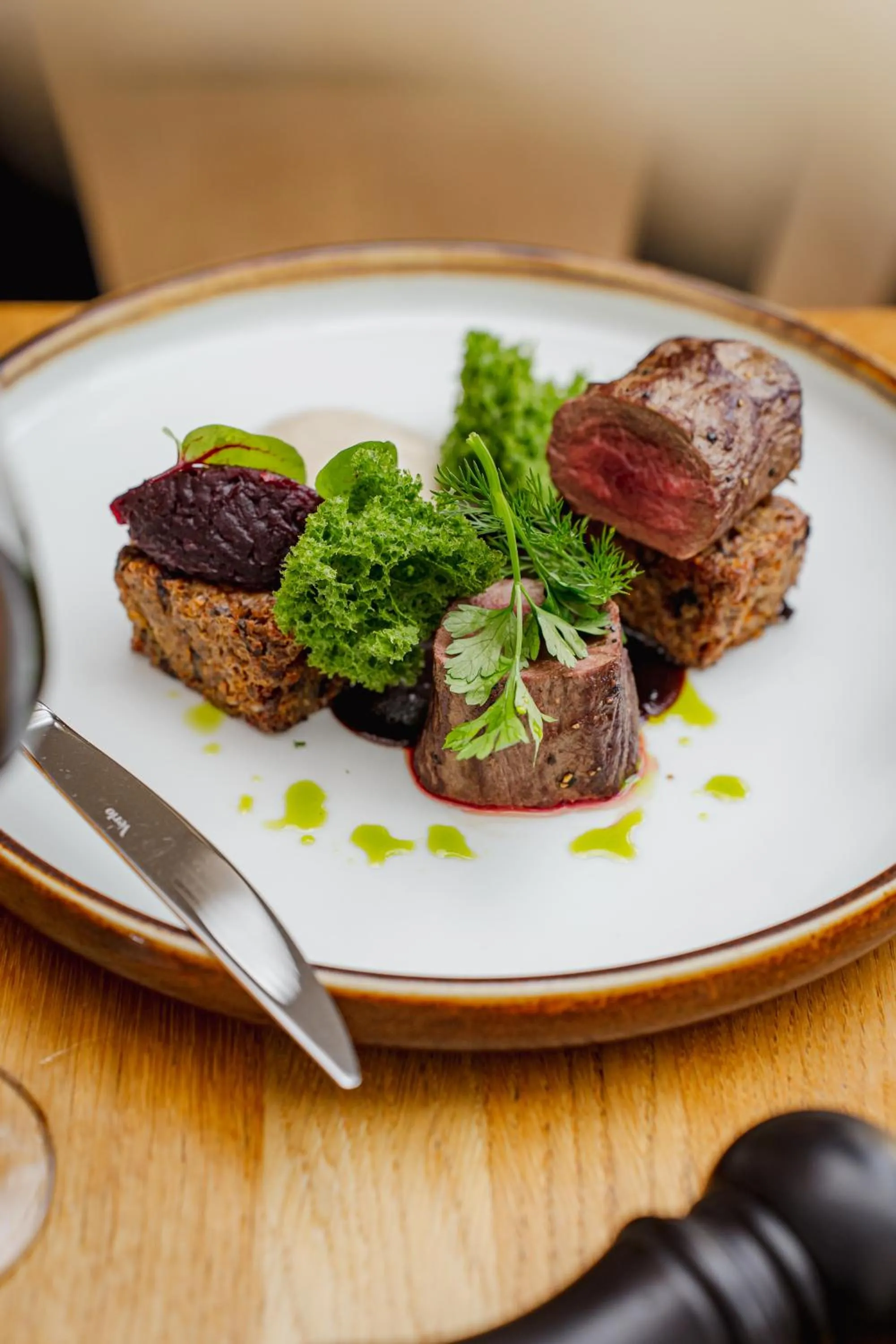 Restaurant/places to eat in Hotel Apis