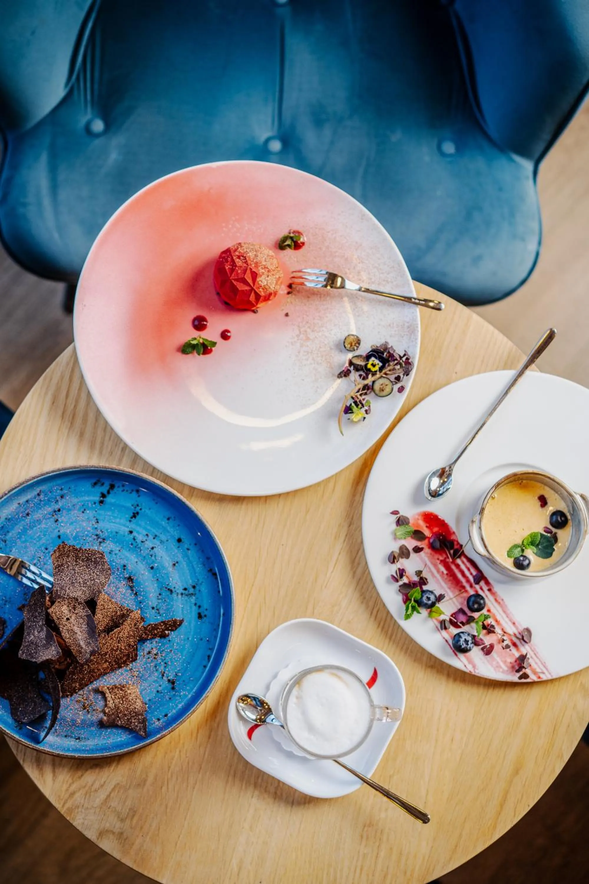 Restaurant/places to eat in Hotel Apis