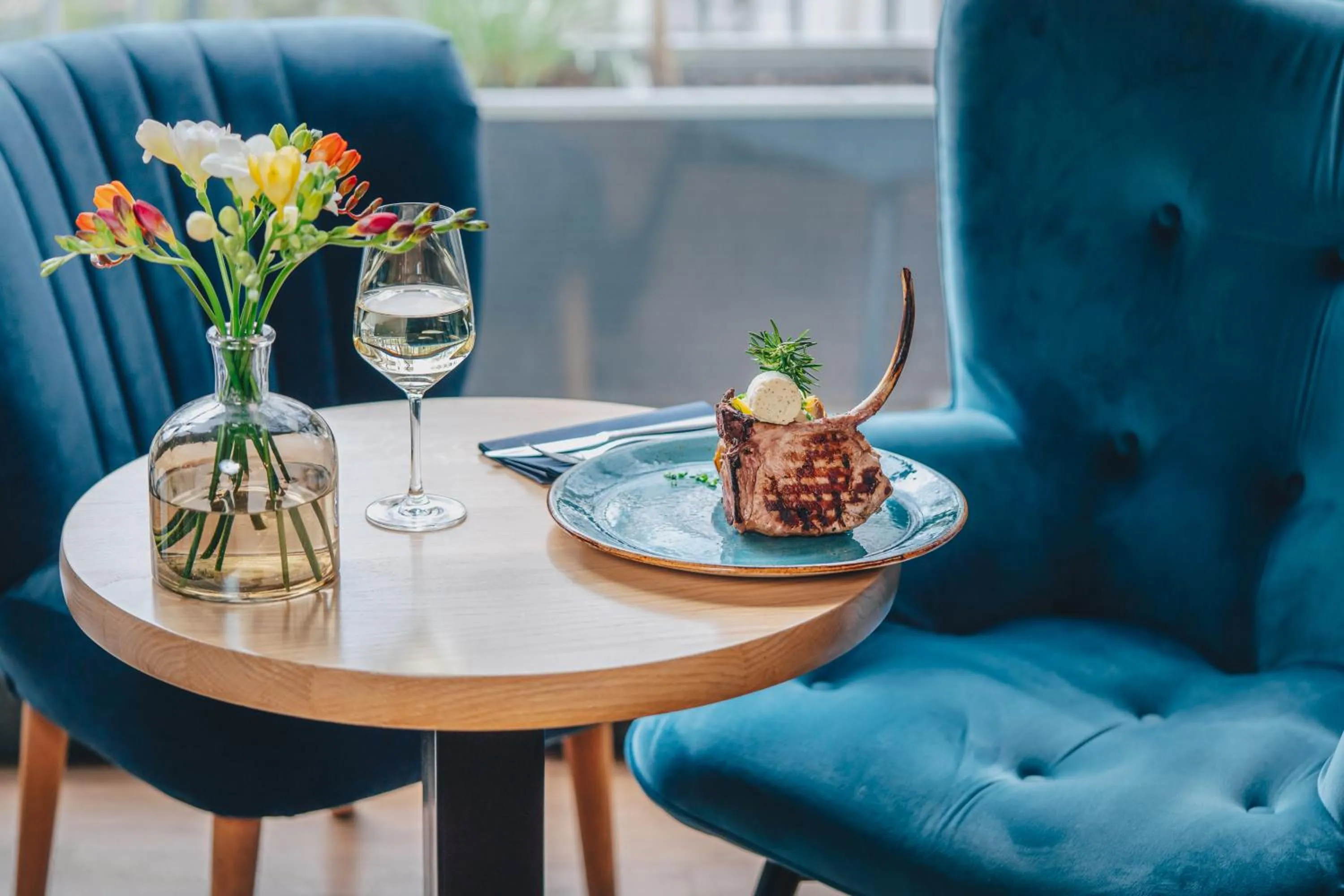 Restaurant/places to eat in Hotel Apis