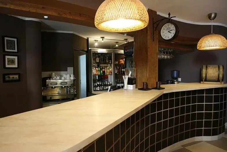 Restaurant/places to eat in Hotel Sunny