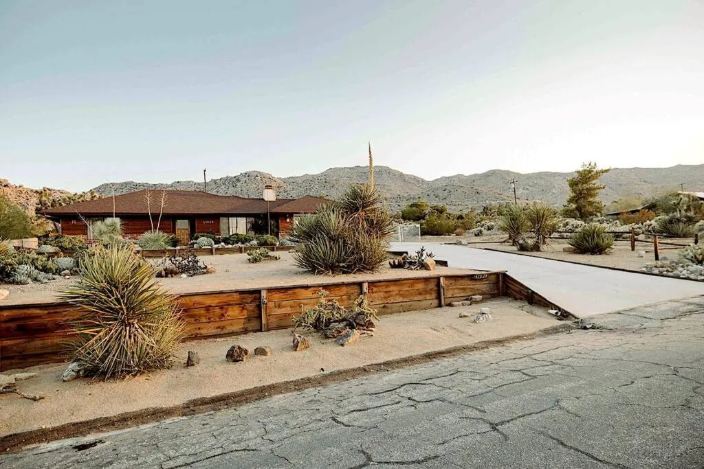 Cozy Rustic Home minutes to Joshua Tree Nat'l Park