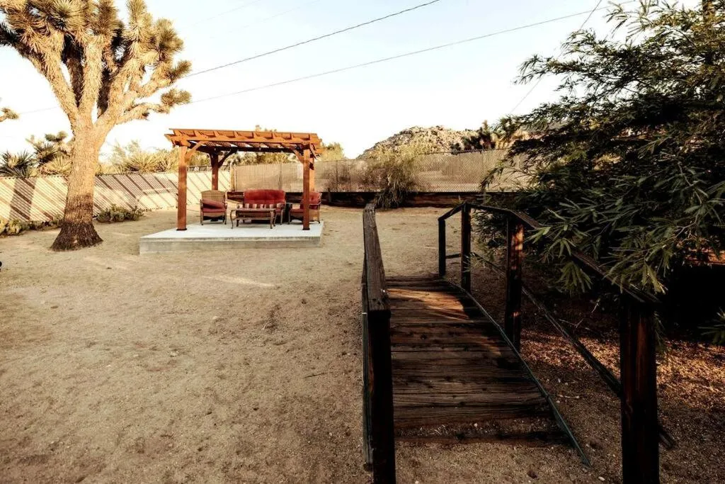 Cozy Rustic Home minutes to Joshua Tree Nat'l Park