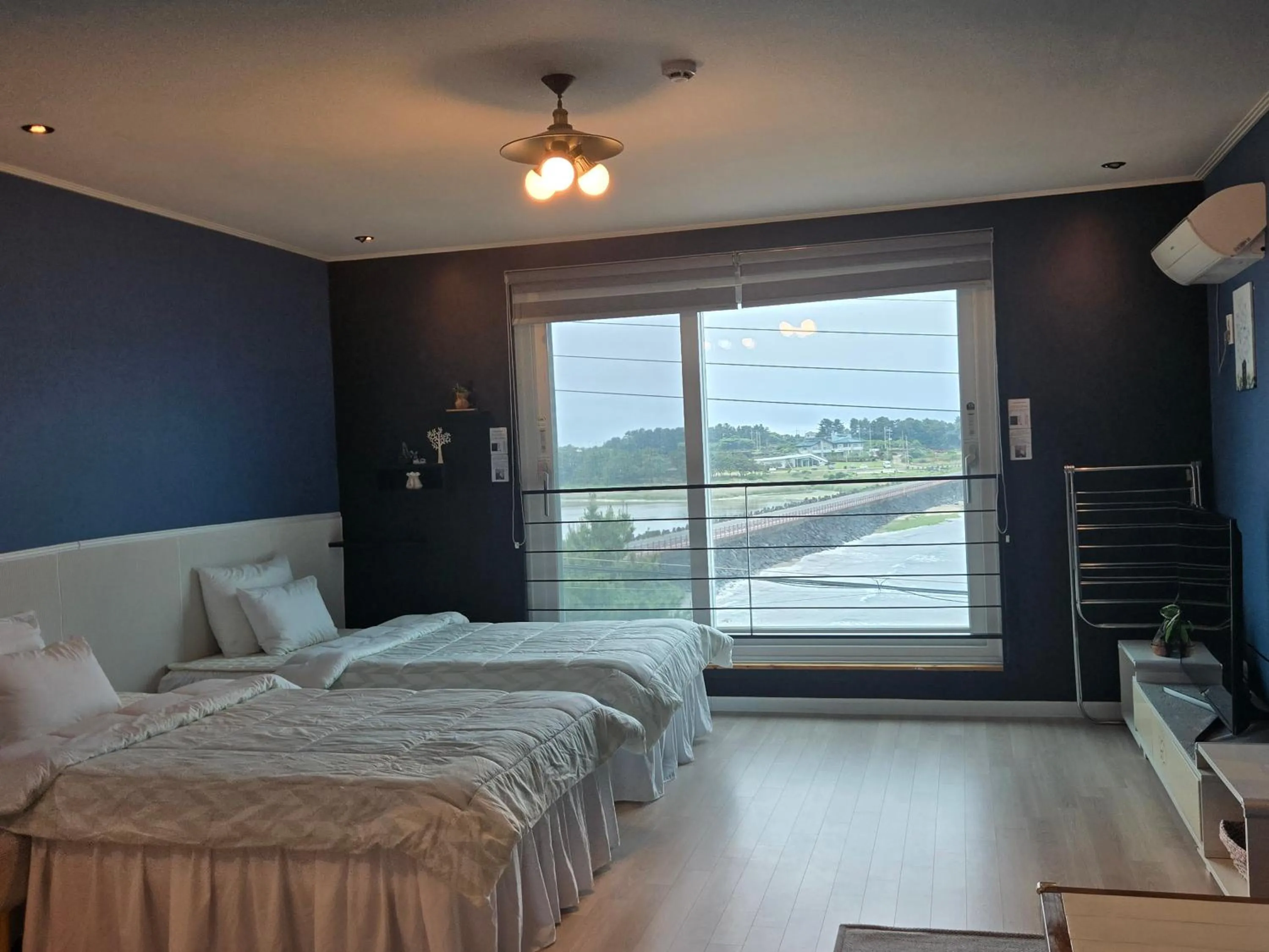 Bed in Jeju Gaviota Pension