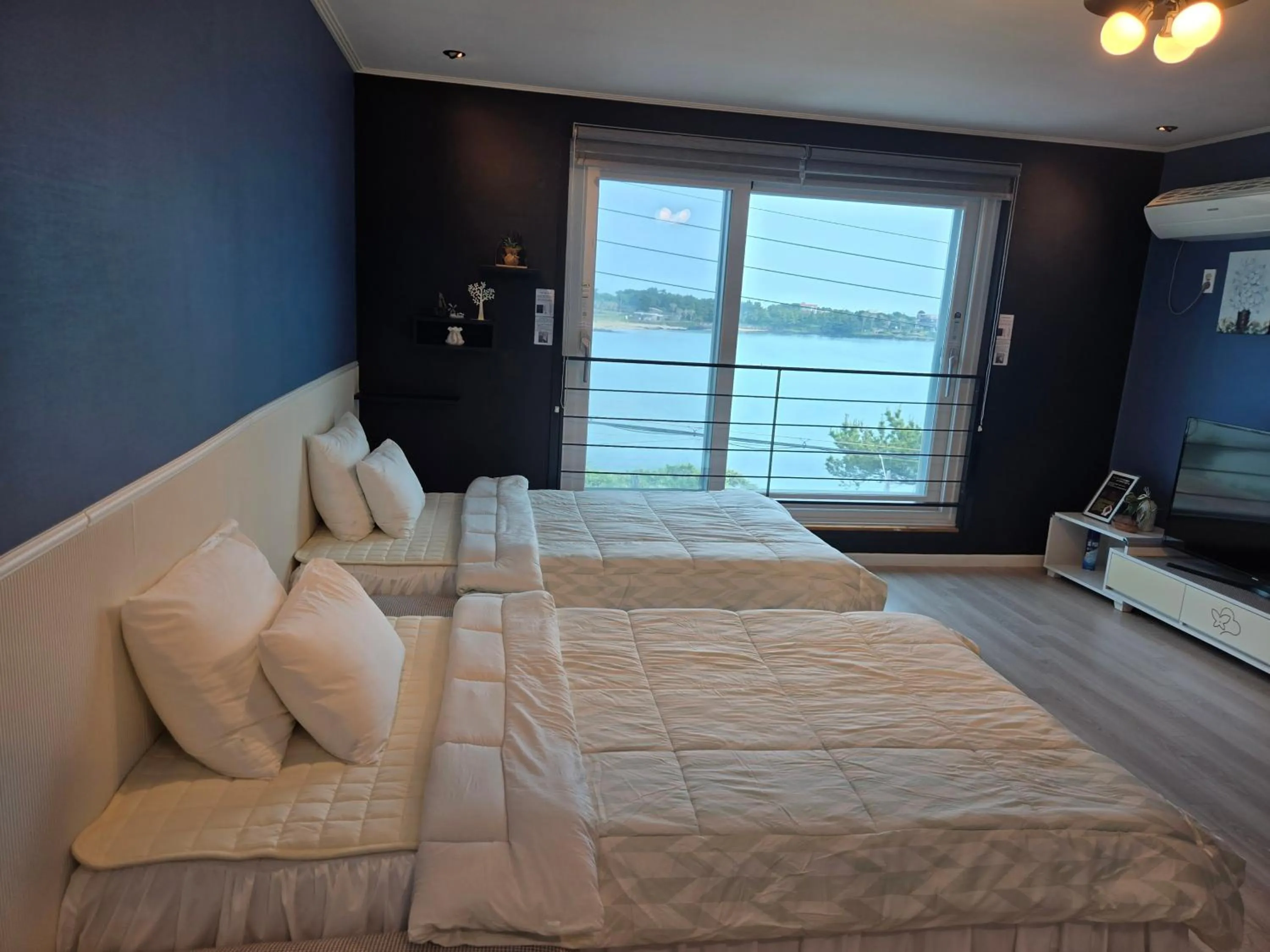 Bed in Jeju Gaviota Pension