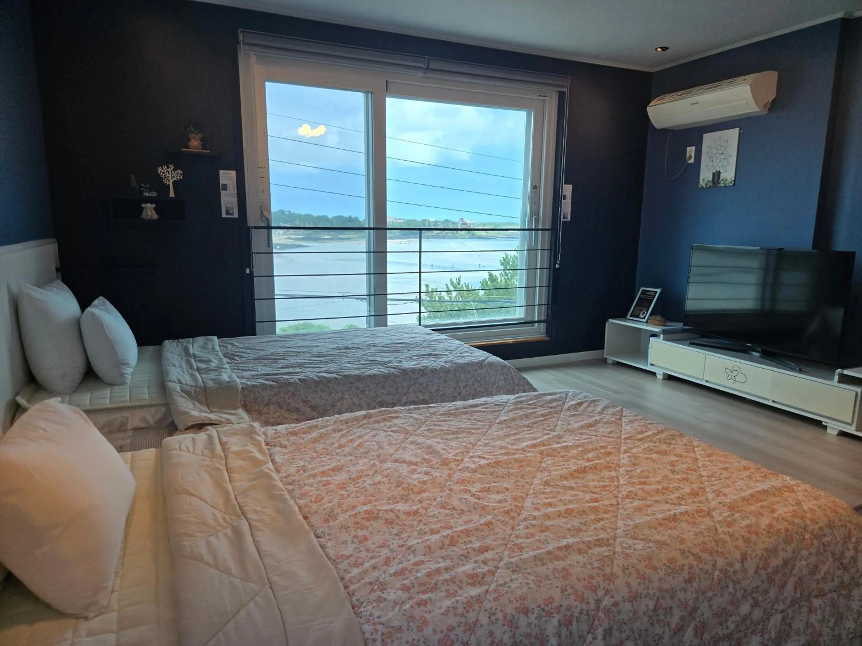 Bed in Jeju Gaviota Pension