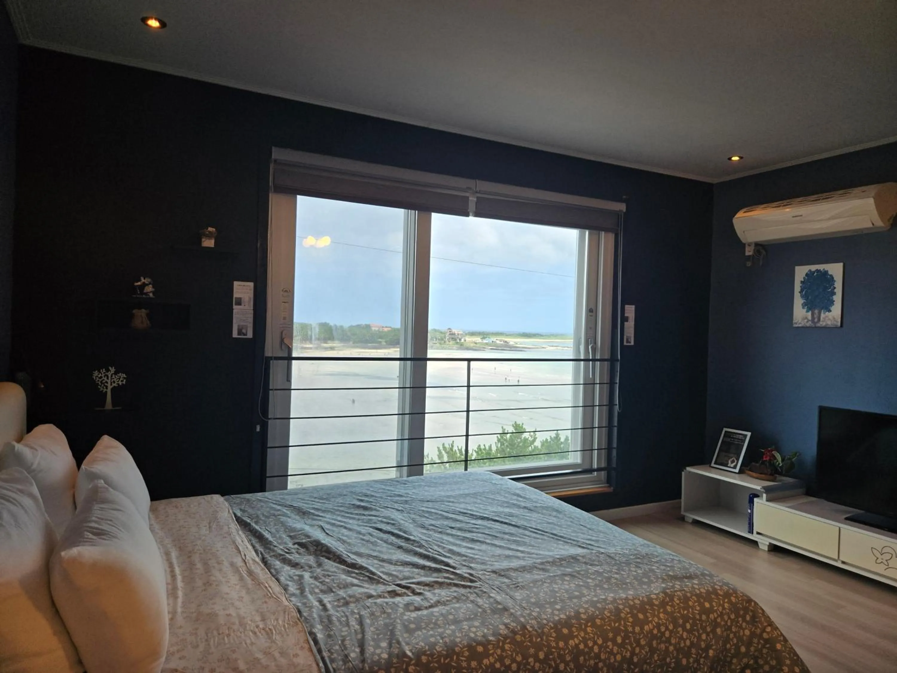 Bed in Jeju Gaviota Pension