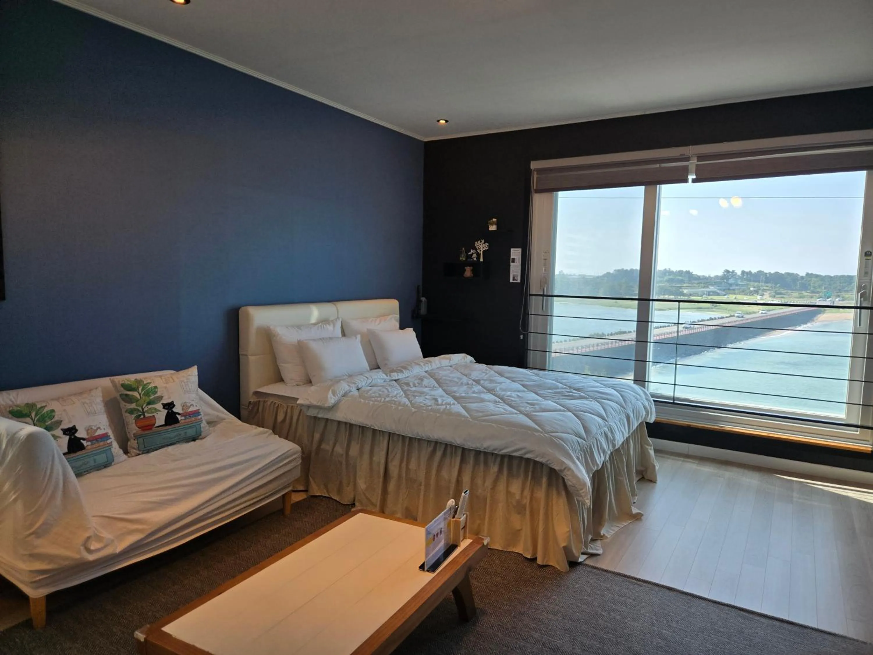 Bed in Jeju Gaviota Pension