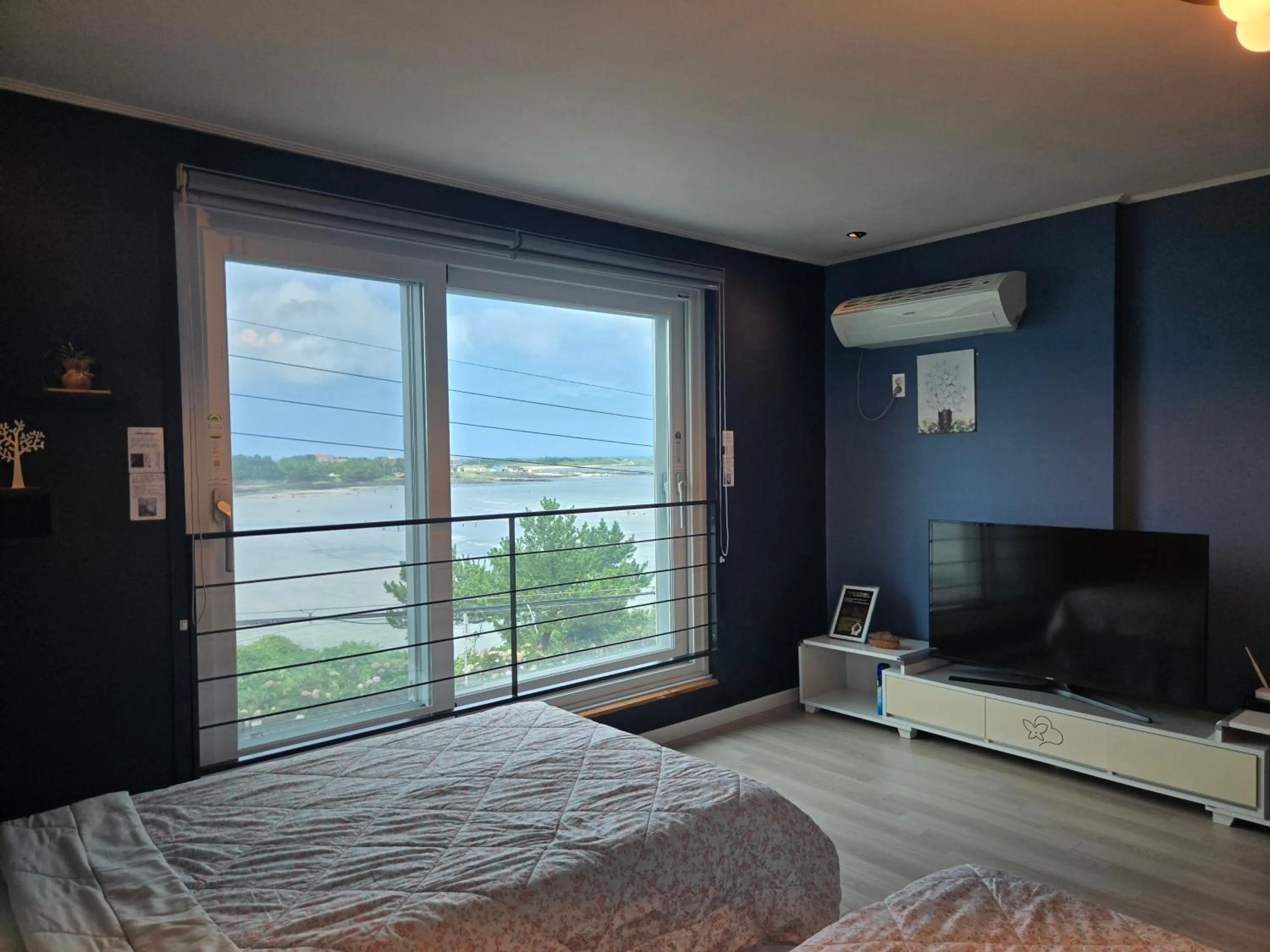 Bed in Jeju Gaviota Pension