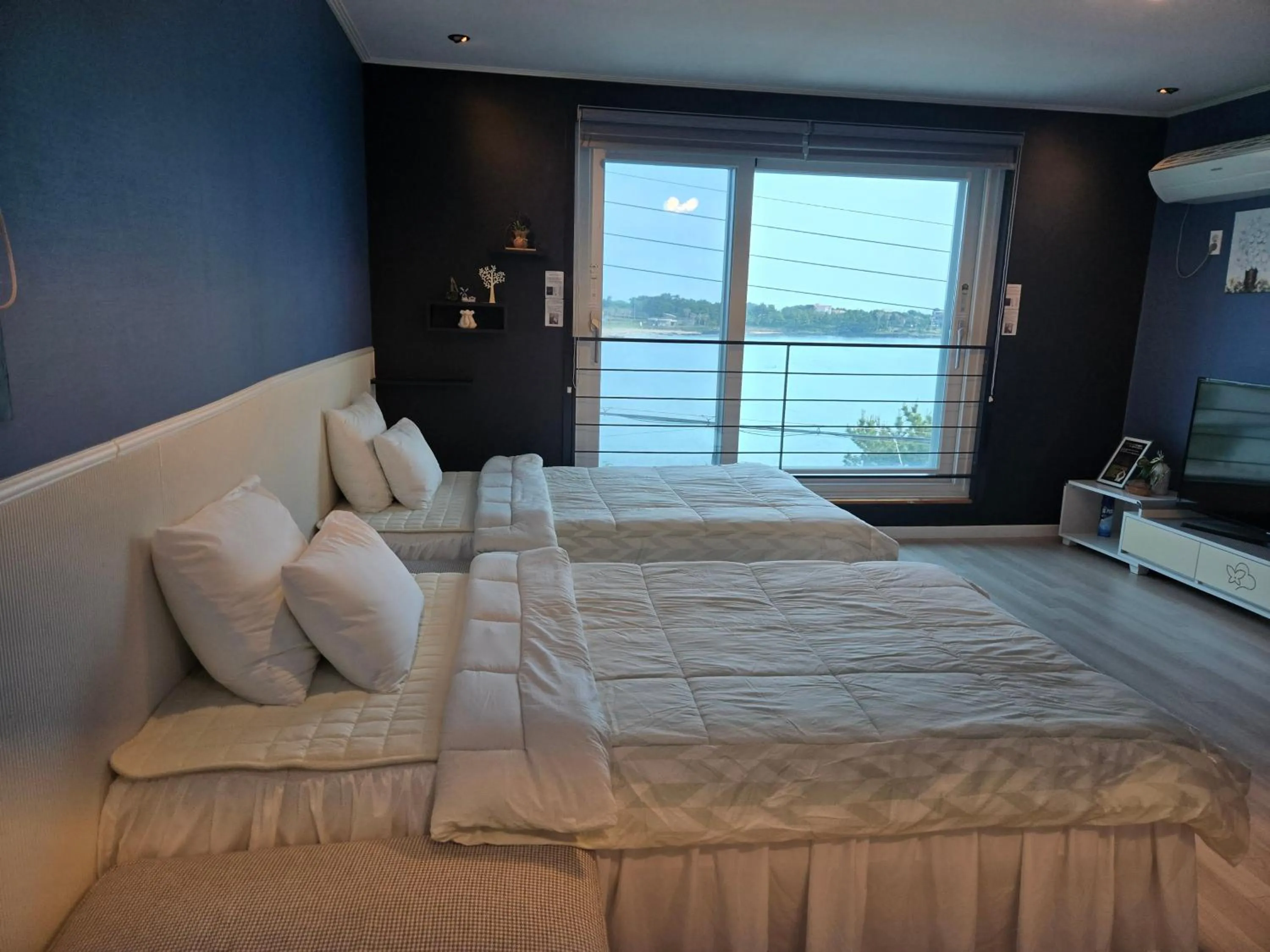 Bed in Jeju Gaviota Pension