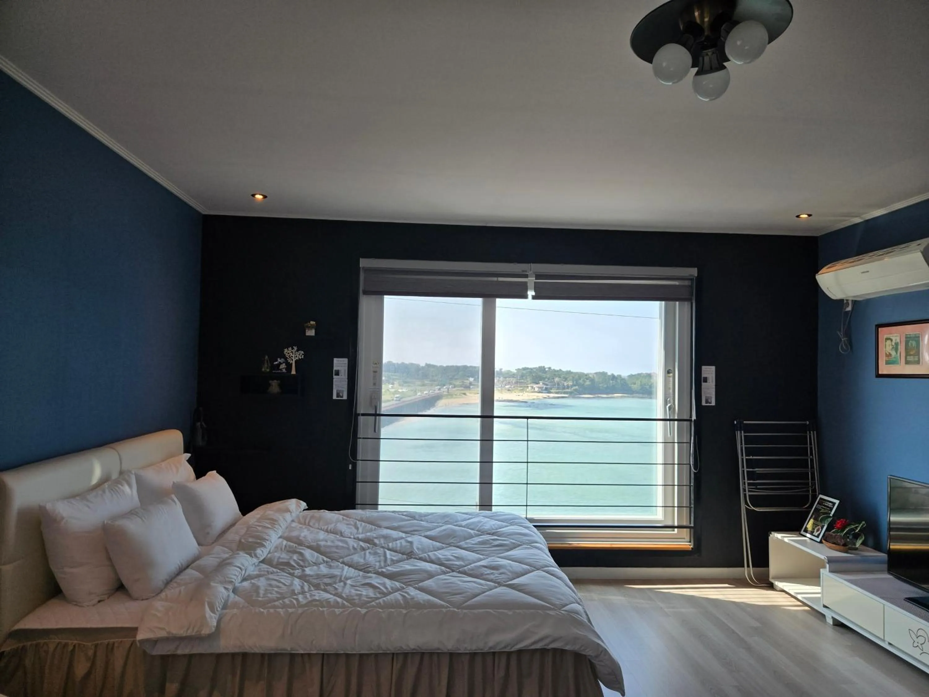 Bed in Jeju Gaviota Pension