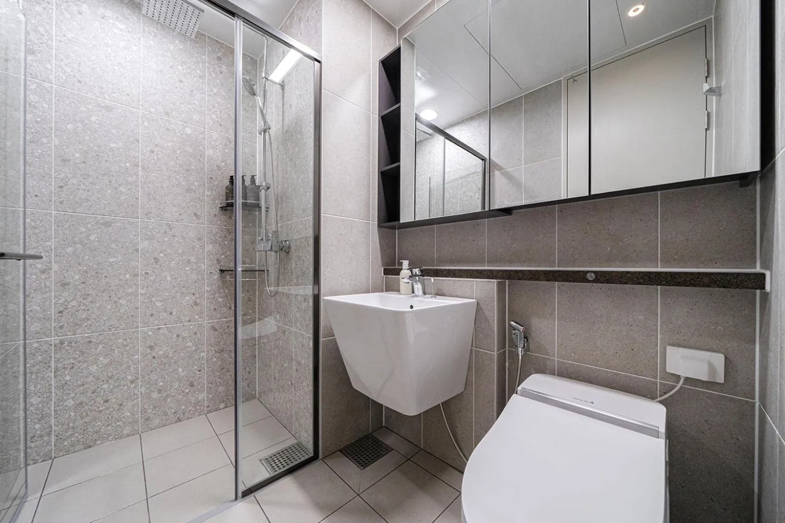 Shower in Le Collective Busan Gijang