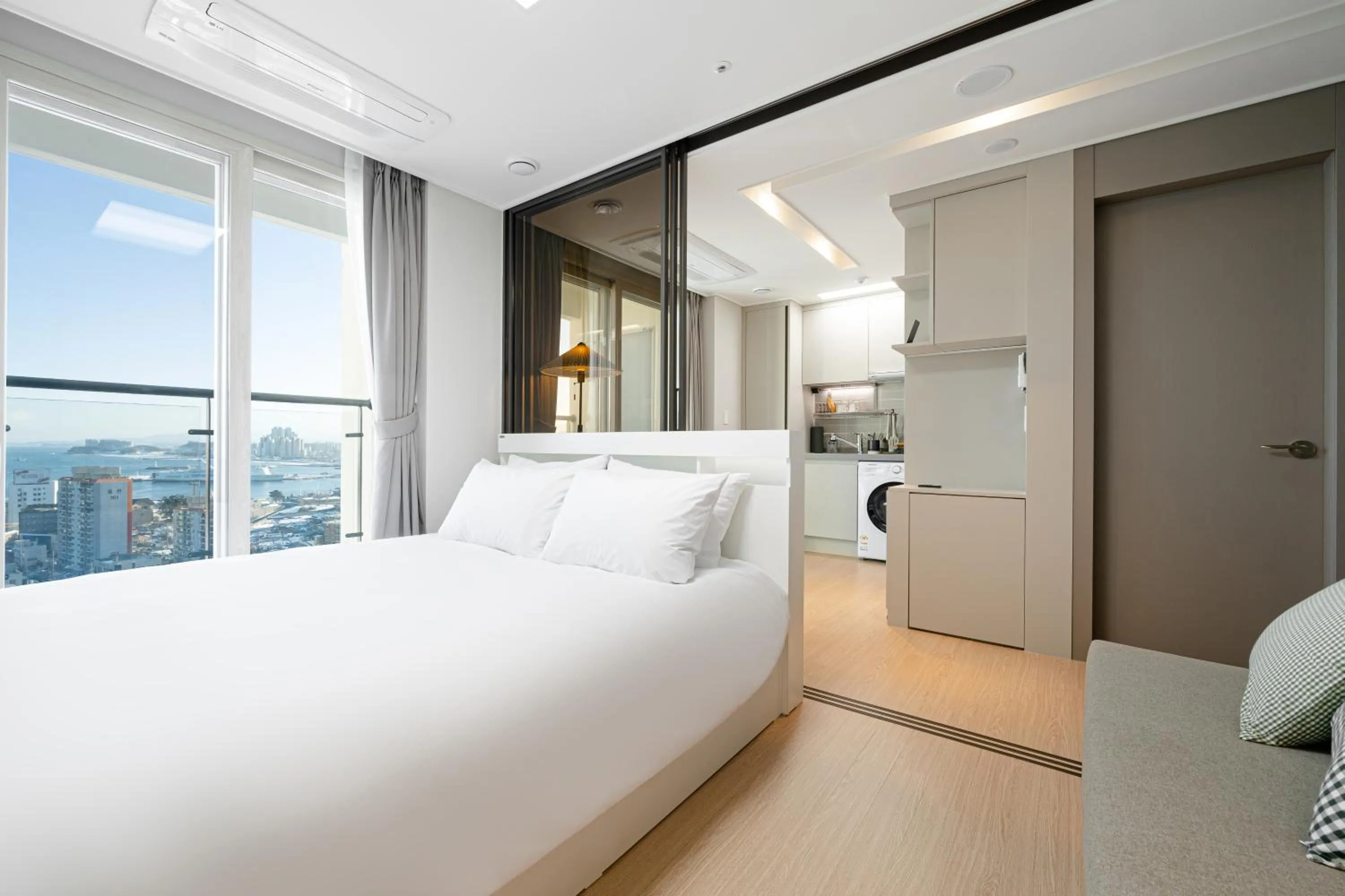 Photo of the whole room, Bed in Urbanstay Sokcho Deungdae Beach