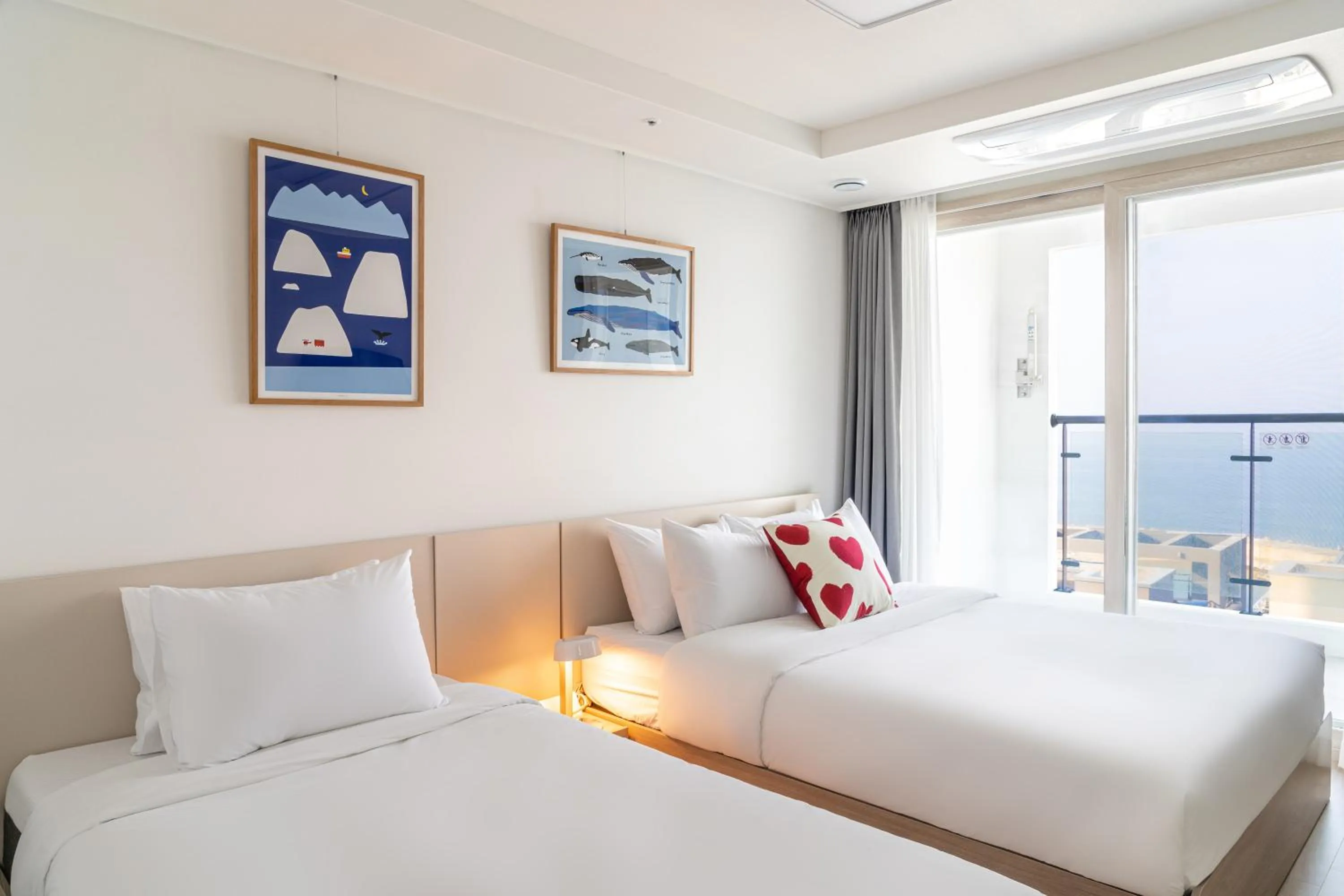 Photo of the whole room, Bed in Urbanstay Sokcho Deungdae Beach