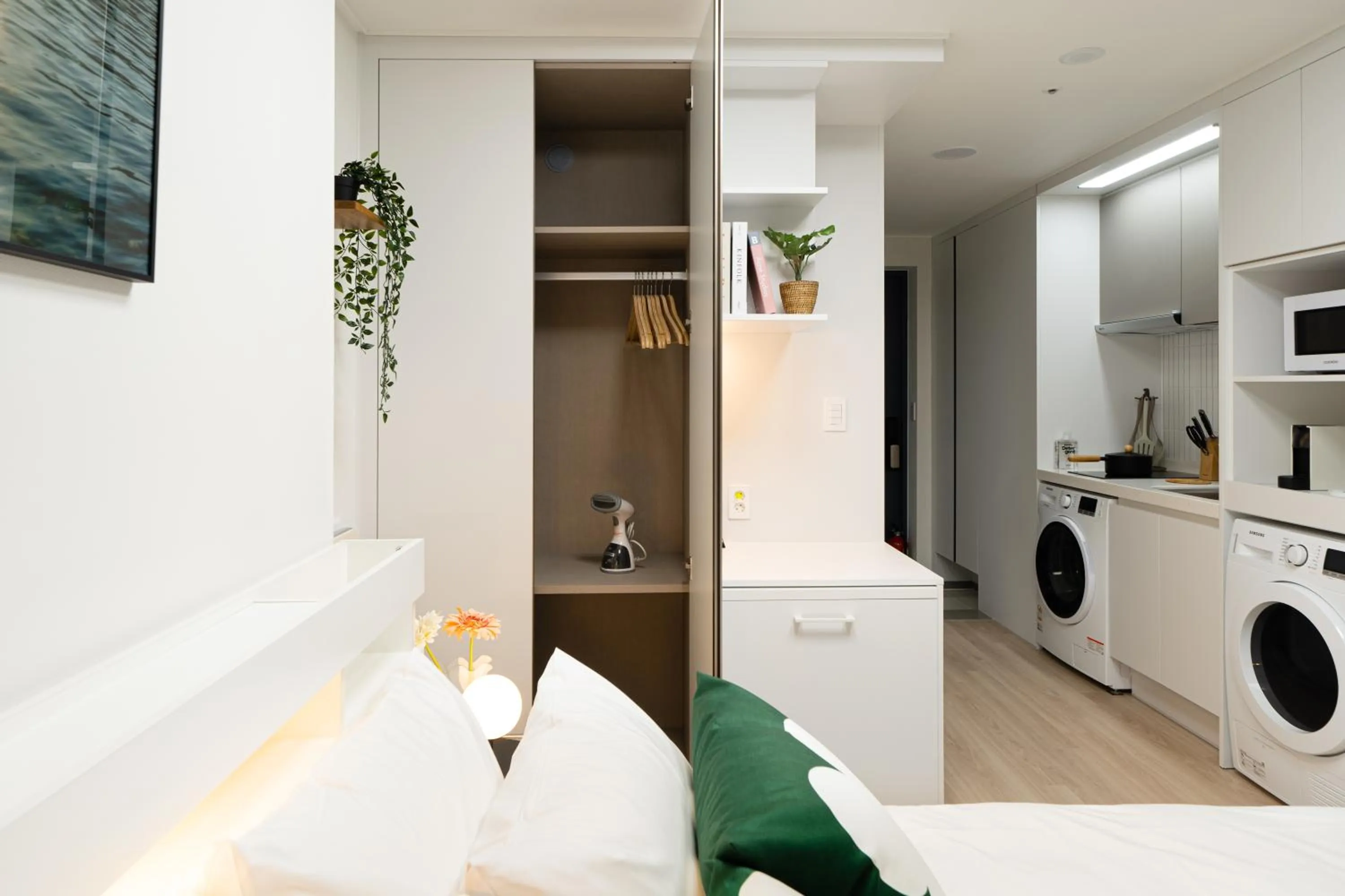 Photo of the whole room in Urbanstay Sokcho Deungdae Beach