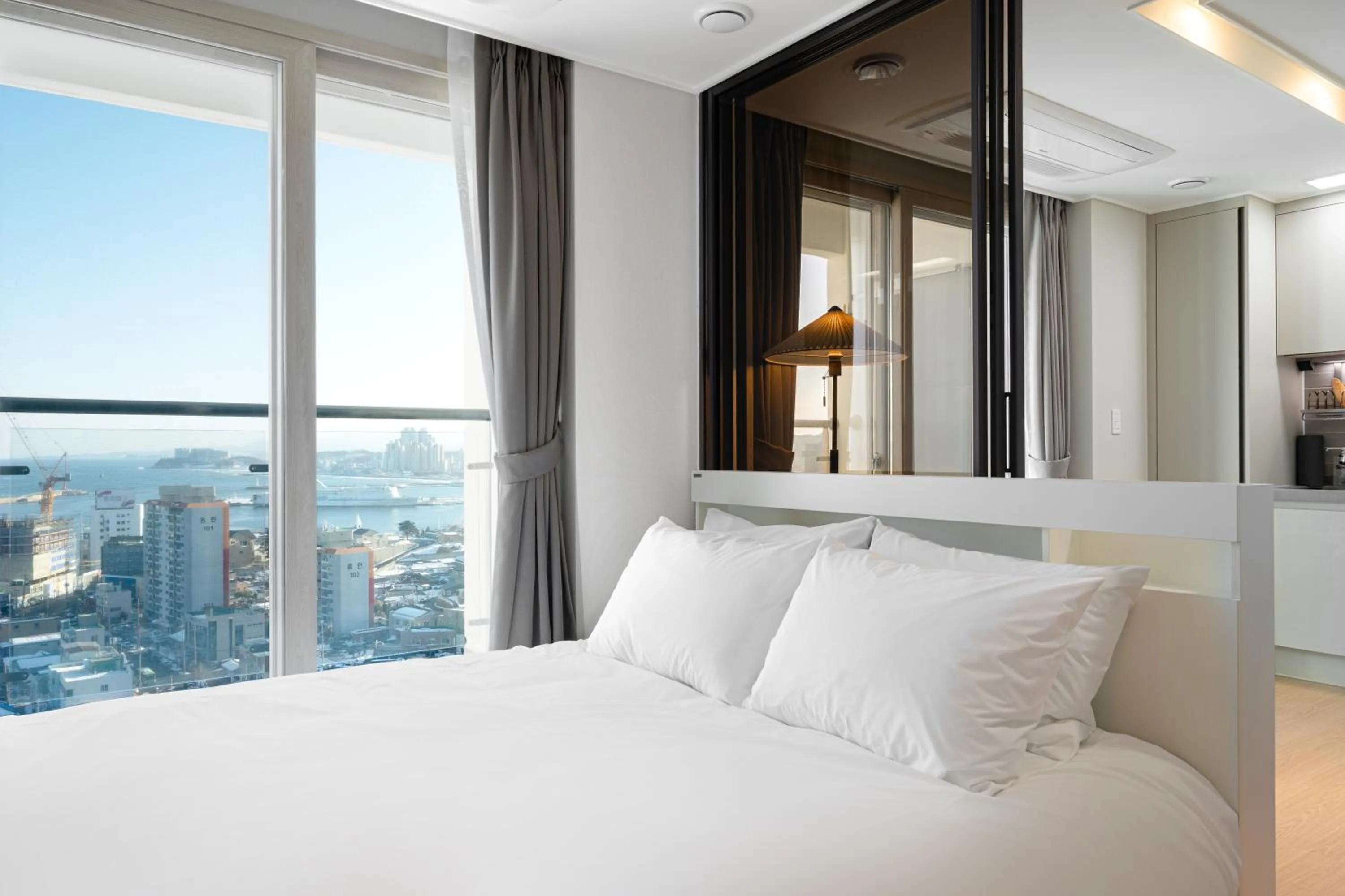 Photo of the whole room, Bed in Urbanstay Sokcho Deungdae Beach