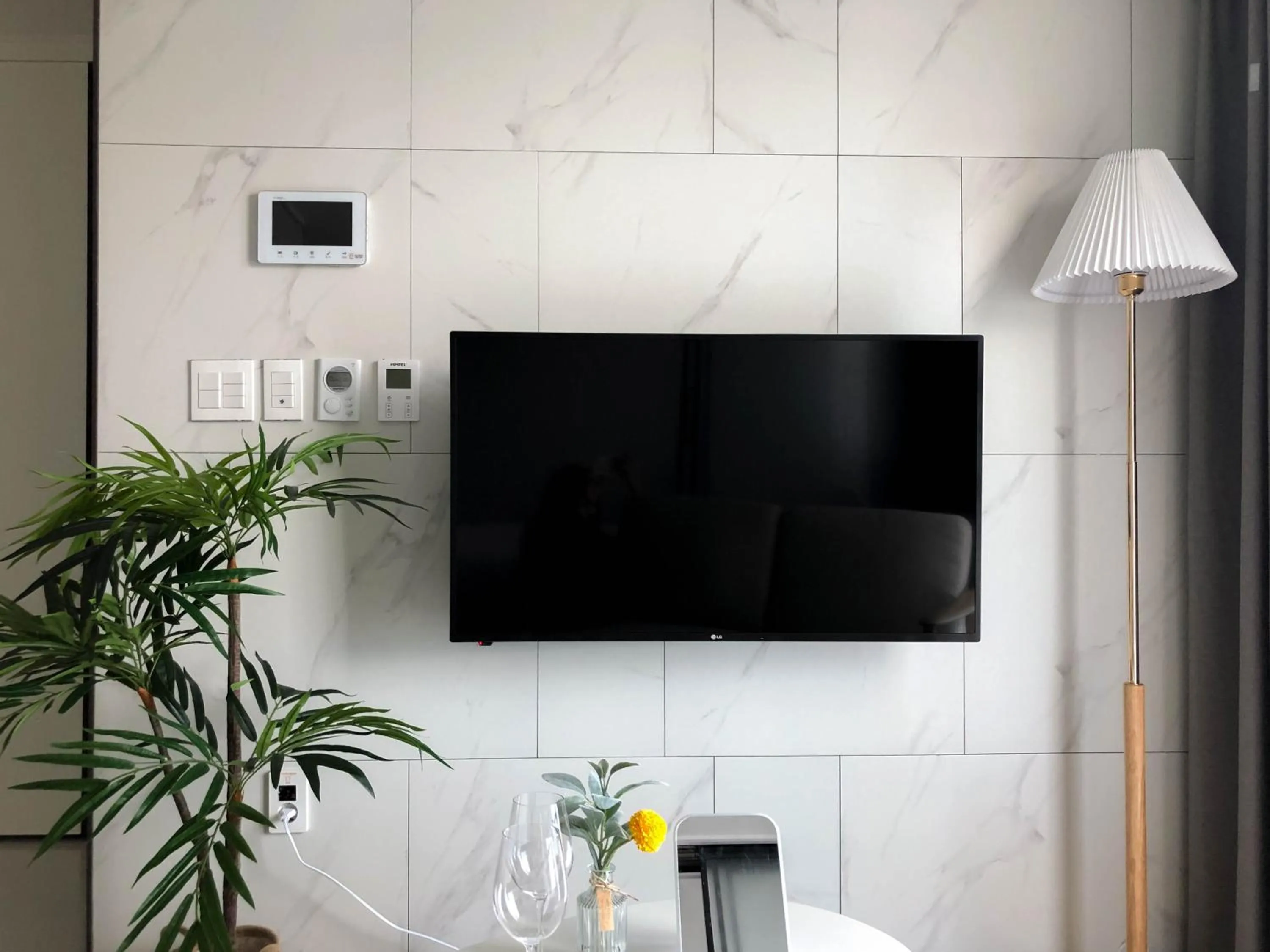 TV and multimedia in Urbanstay Jeju Airport