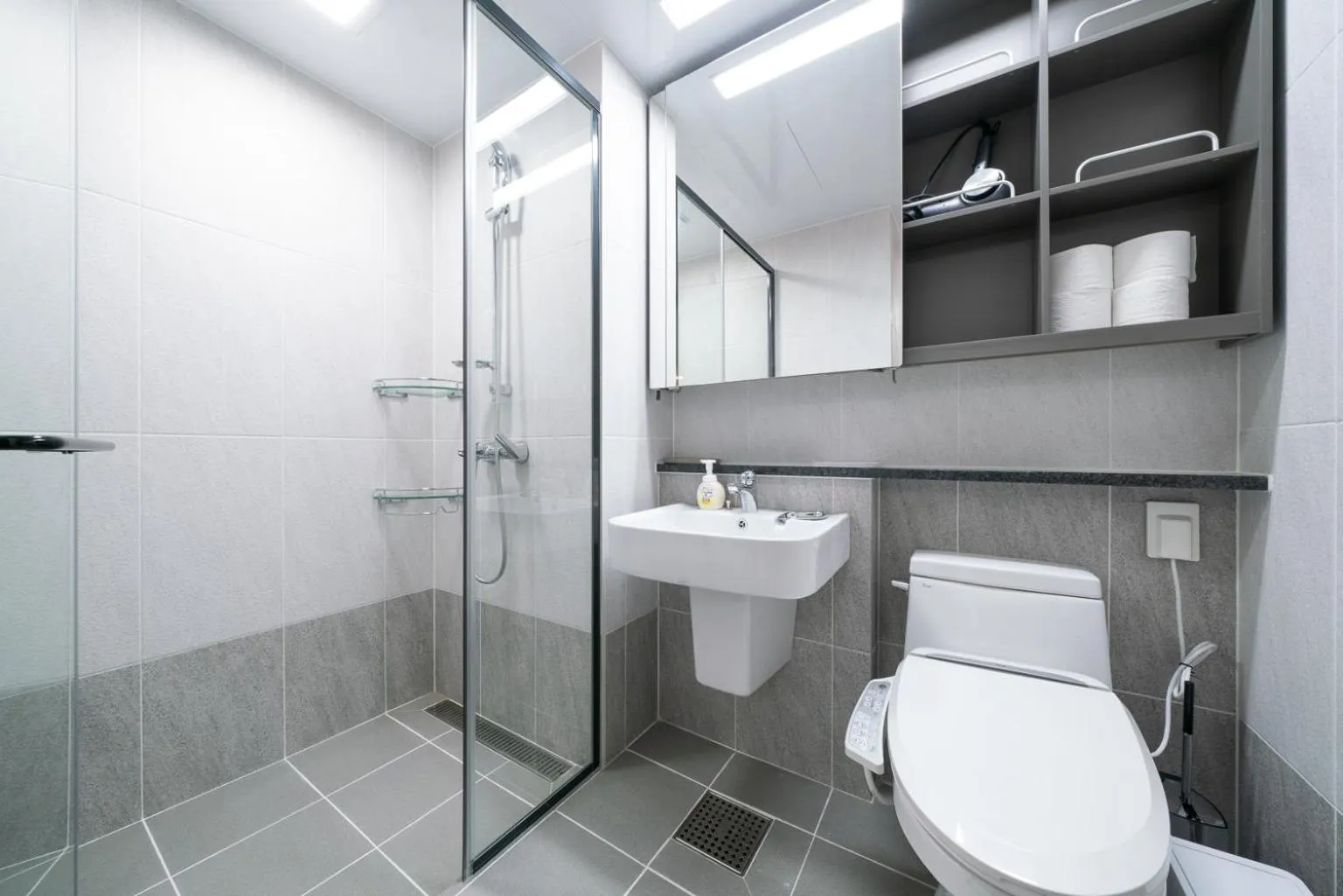 Toilet in Urbanstay Songdo Moonlight Park