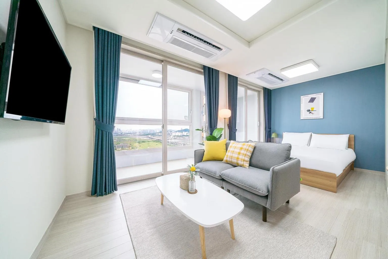 TV and multimedia in Urbanstay Songdo Moonlight Park