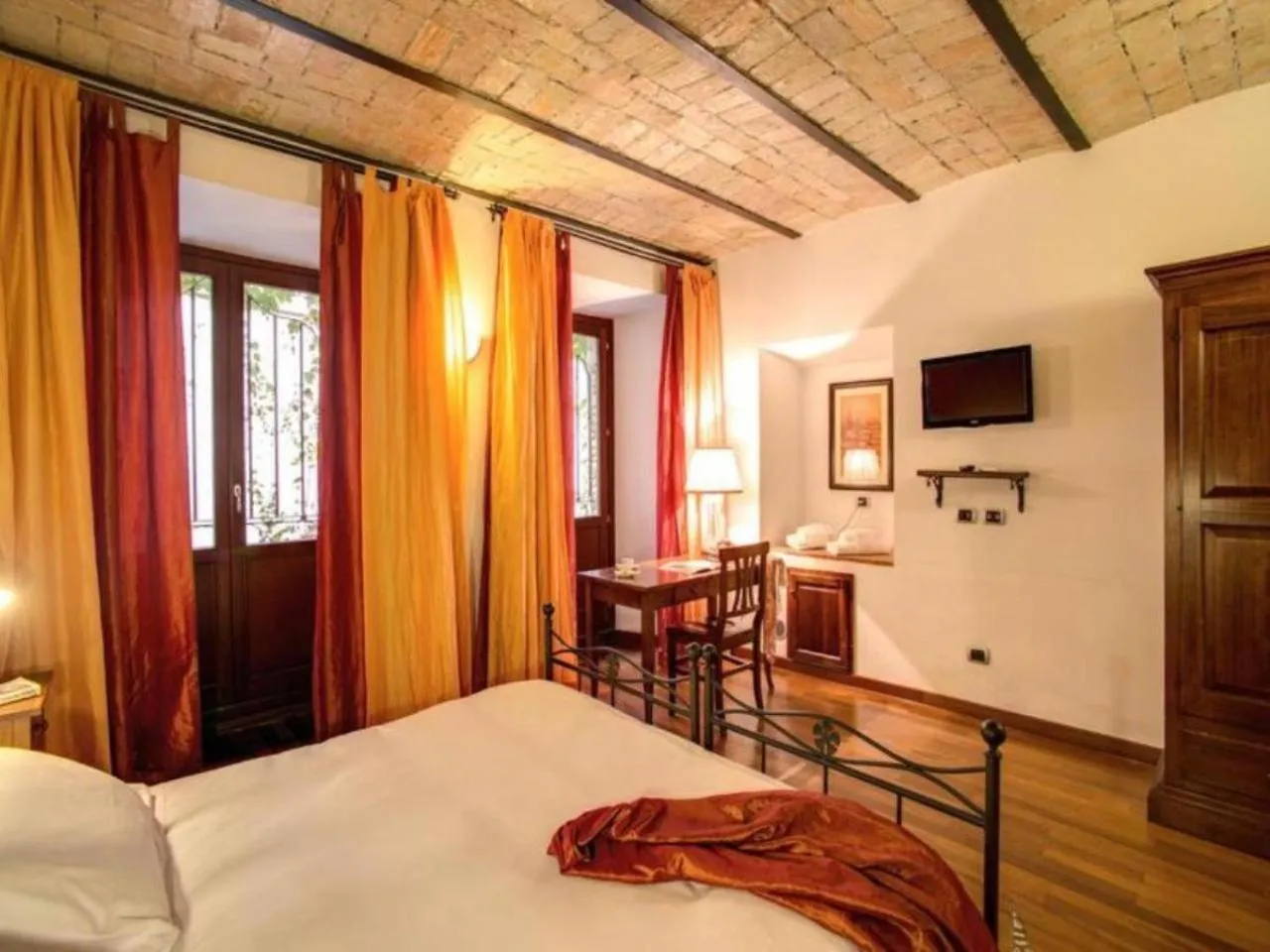 Photo of the whole room, Bed in Residenza Domizia