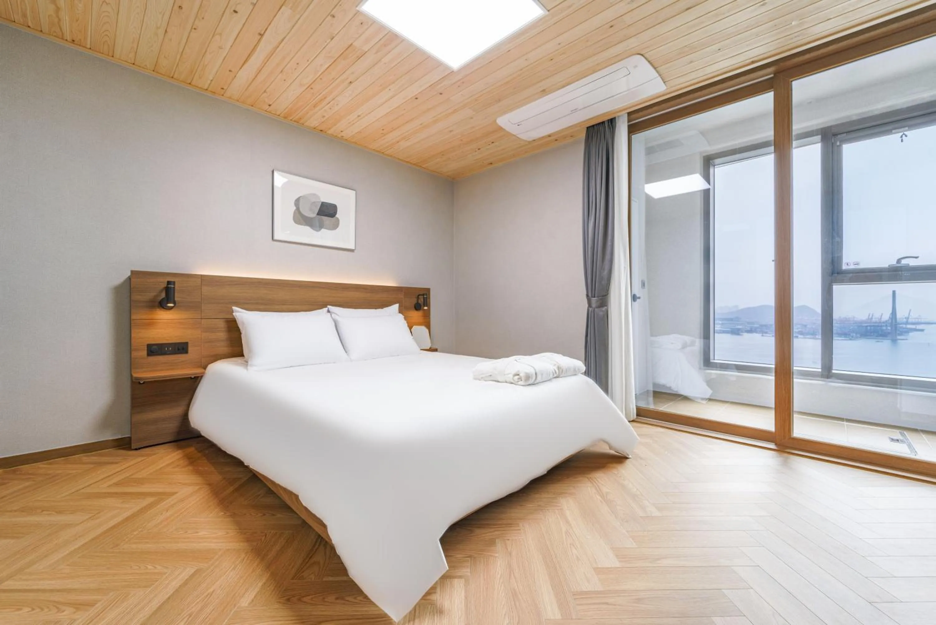 Bed in Le Collective Busan station