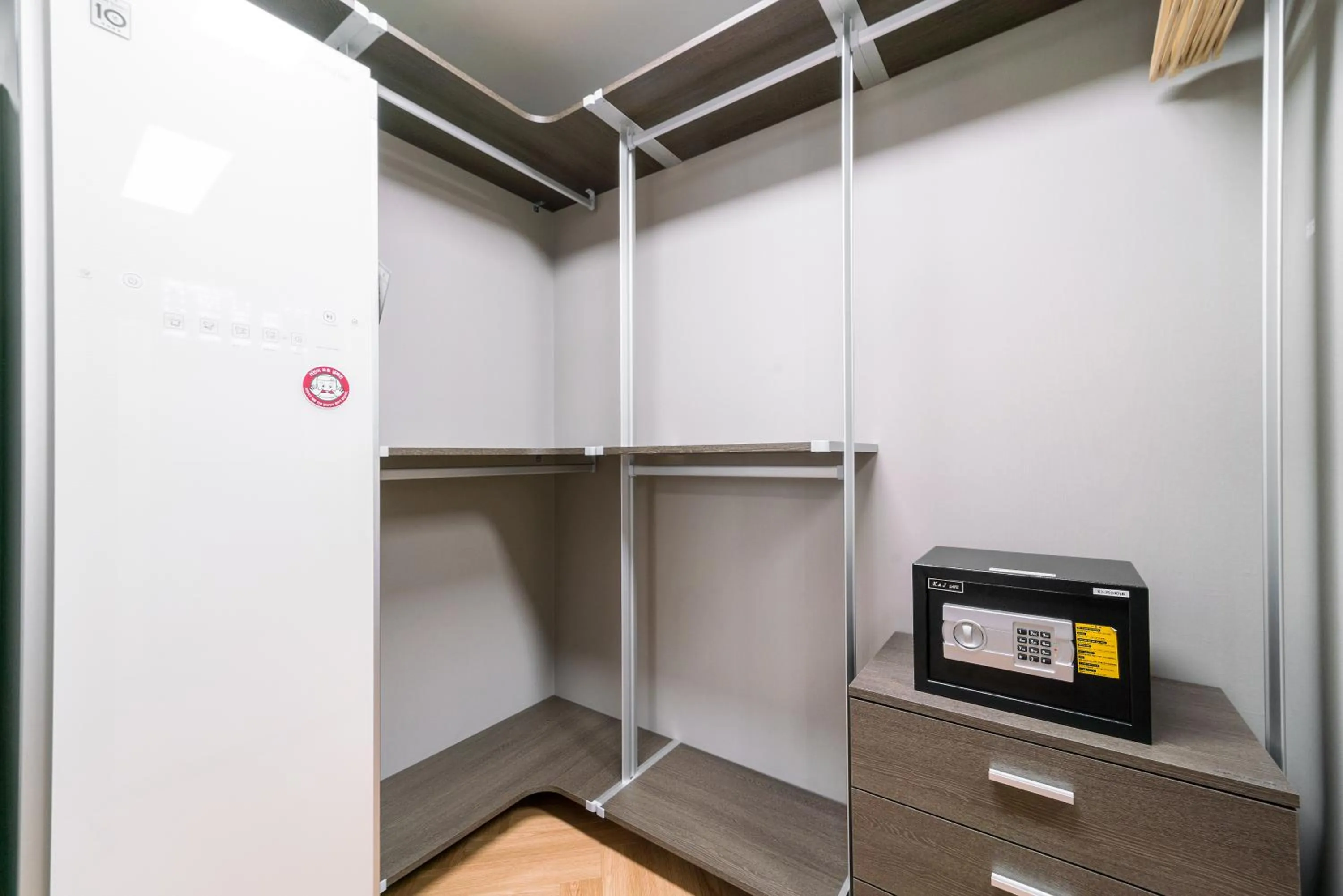 safe in Le Collective Busan station