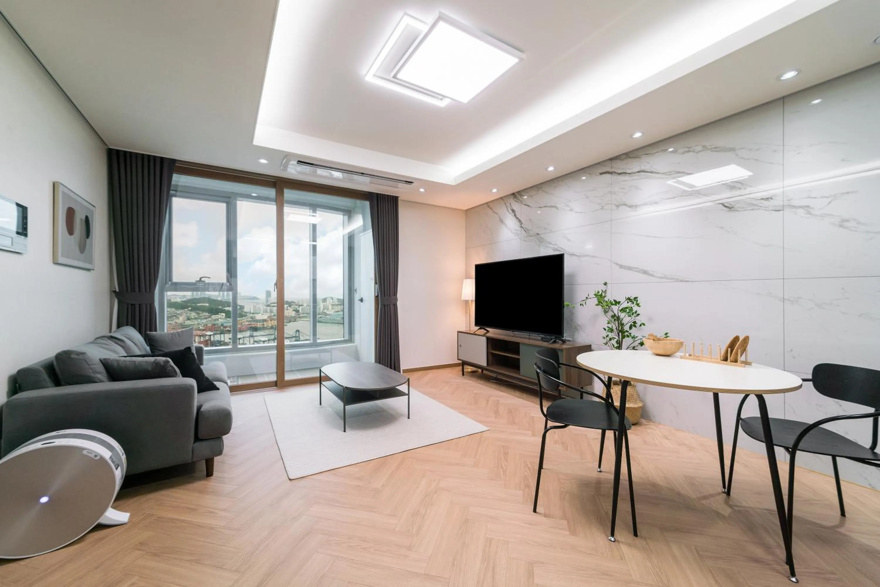 TV and multimedia in Le Collective Busan station