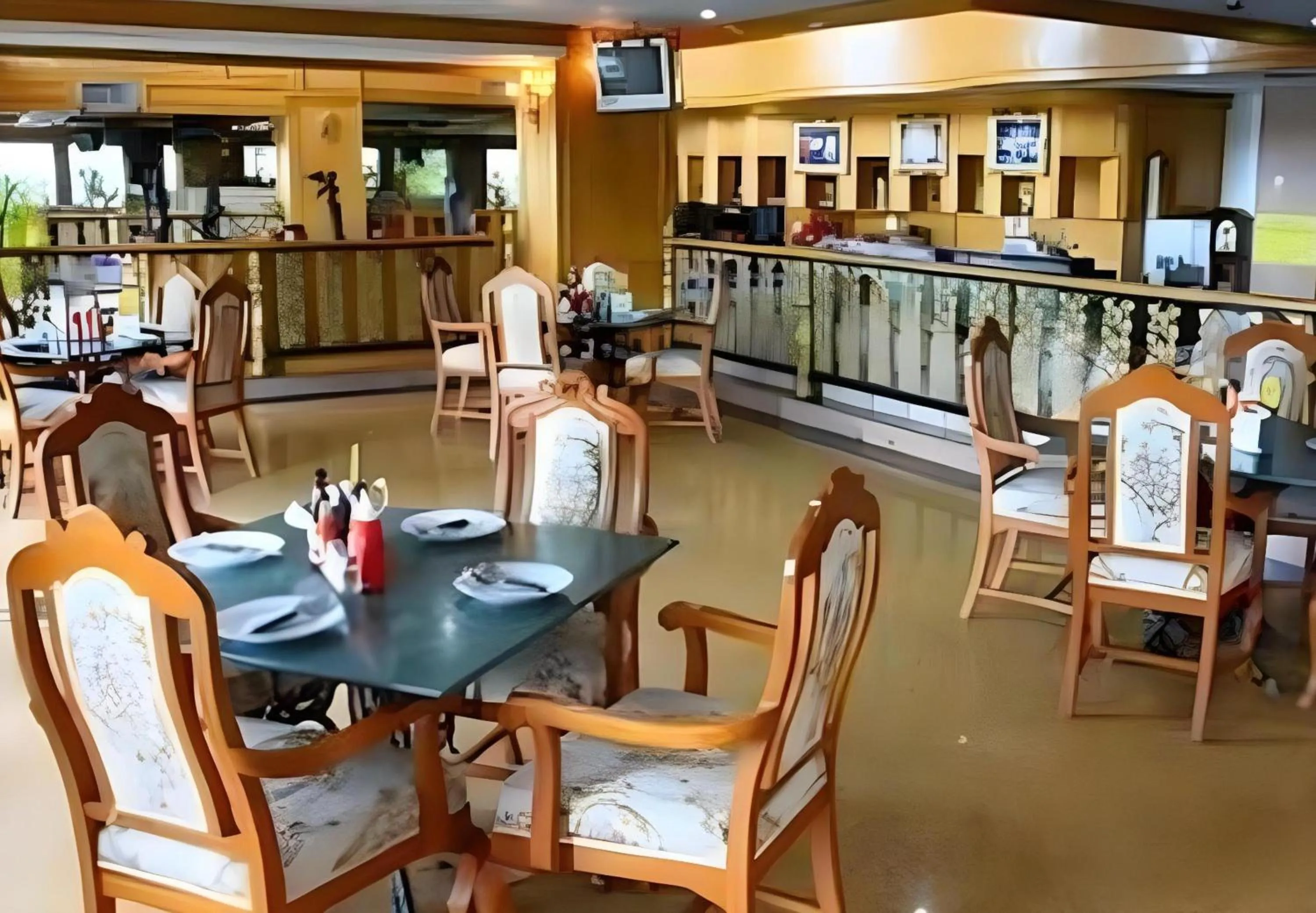 Restaurant/places to eat in OYO 75466 -13 Coins Bang Yai Hotel