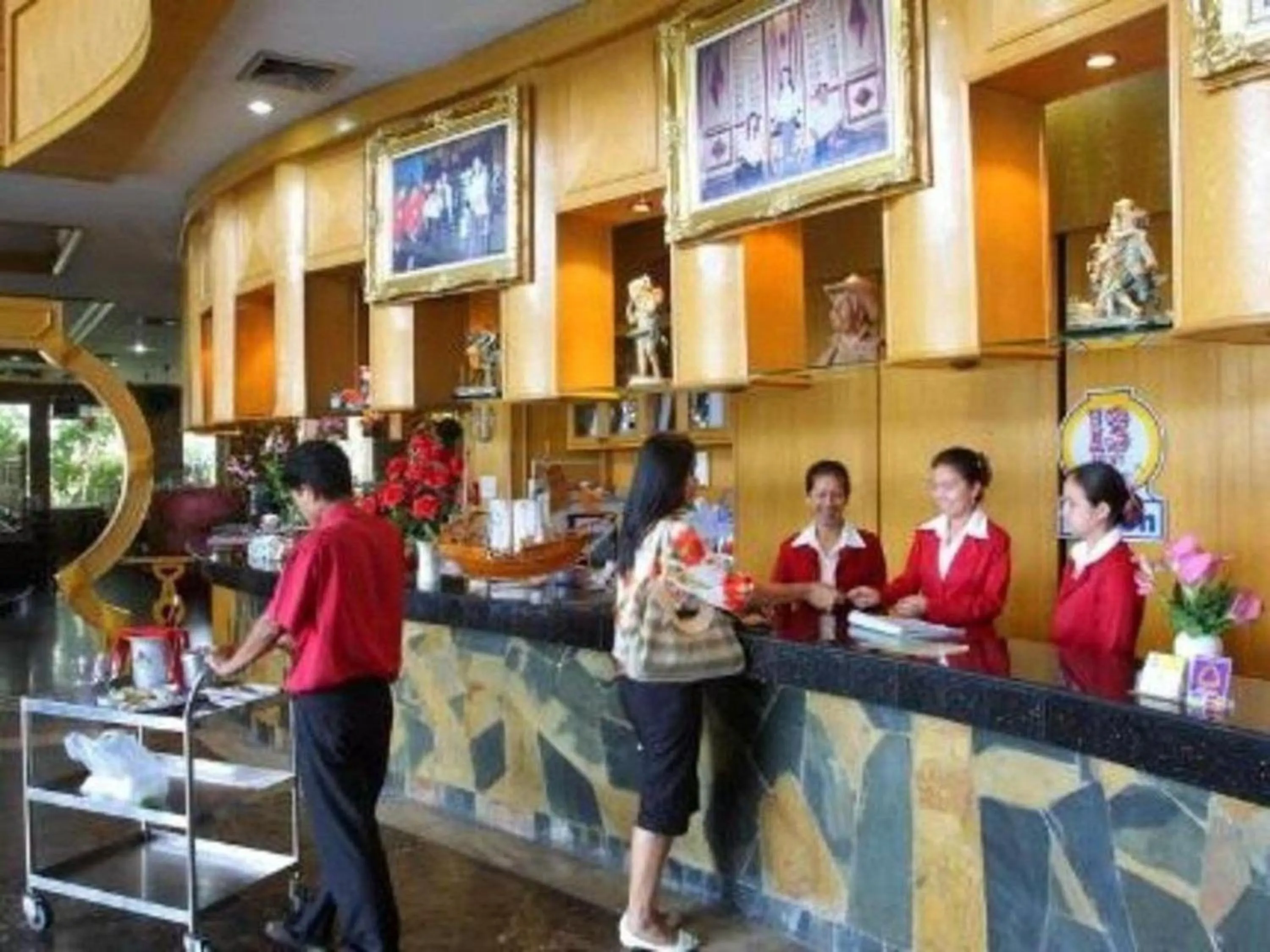 Lobby or reception in OYO 75466 -13 Coins Bang Yai Hotel