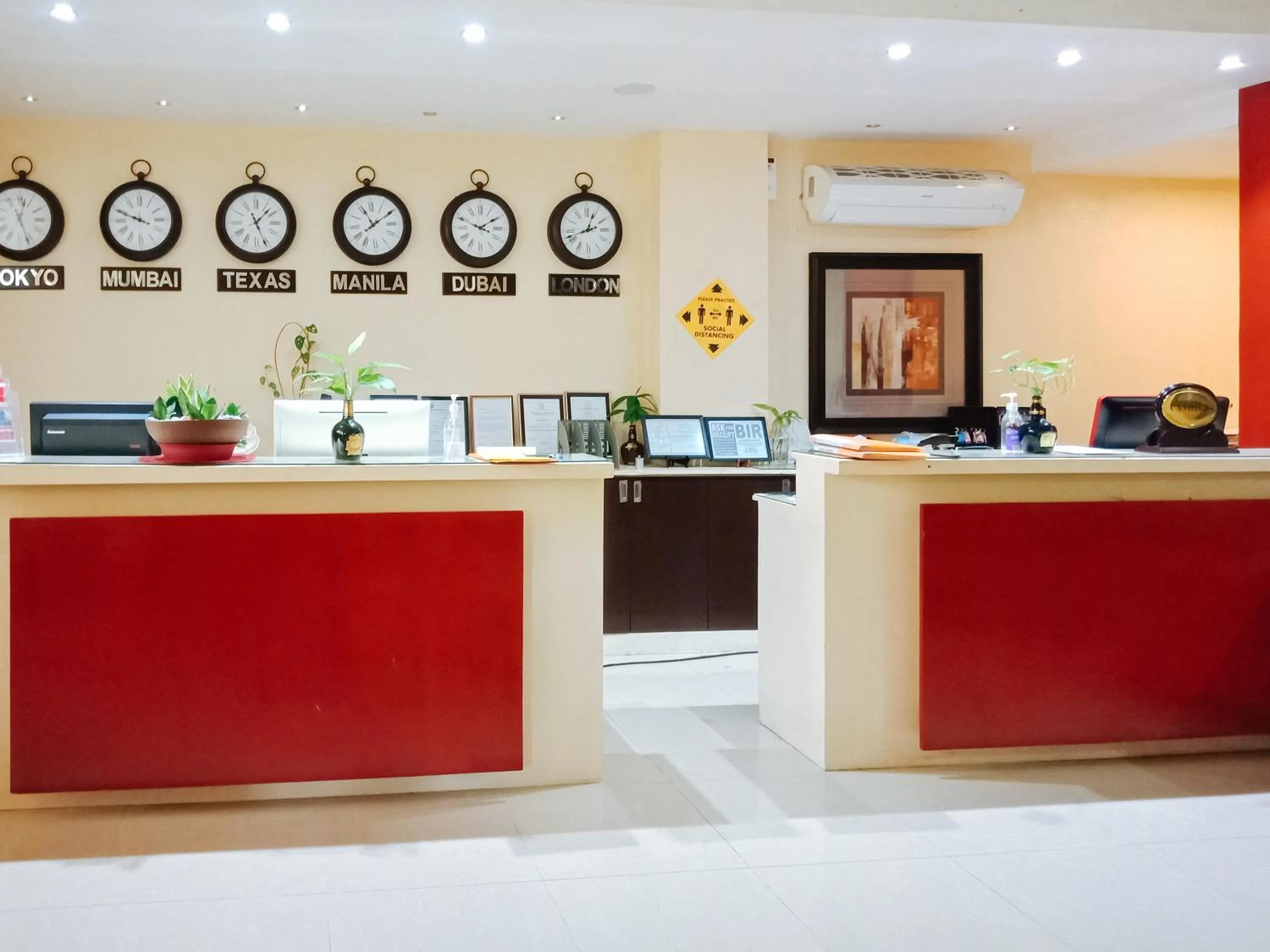 Lobby or reception in RedDoorz @ Joyce Palace Antique