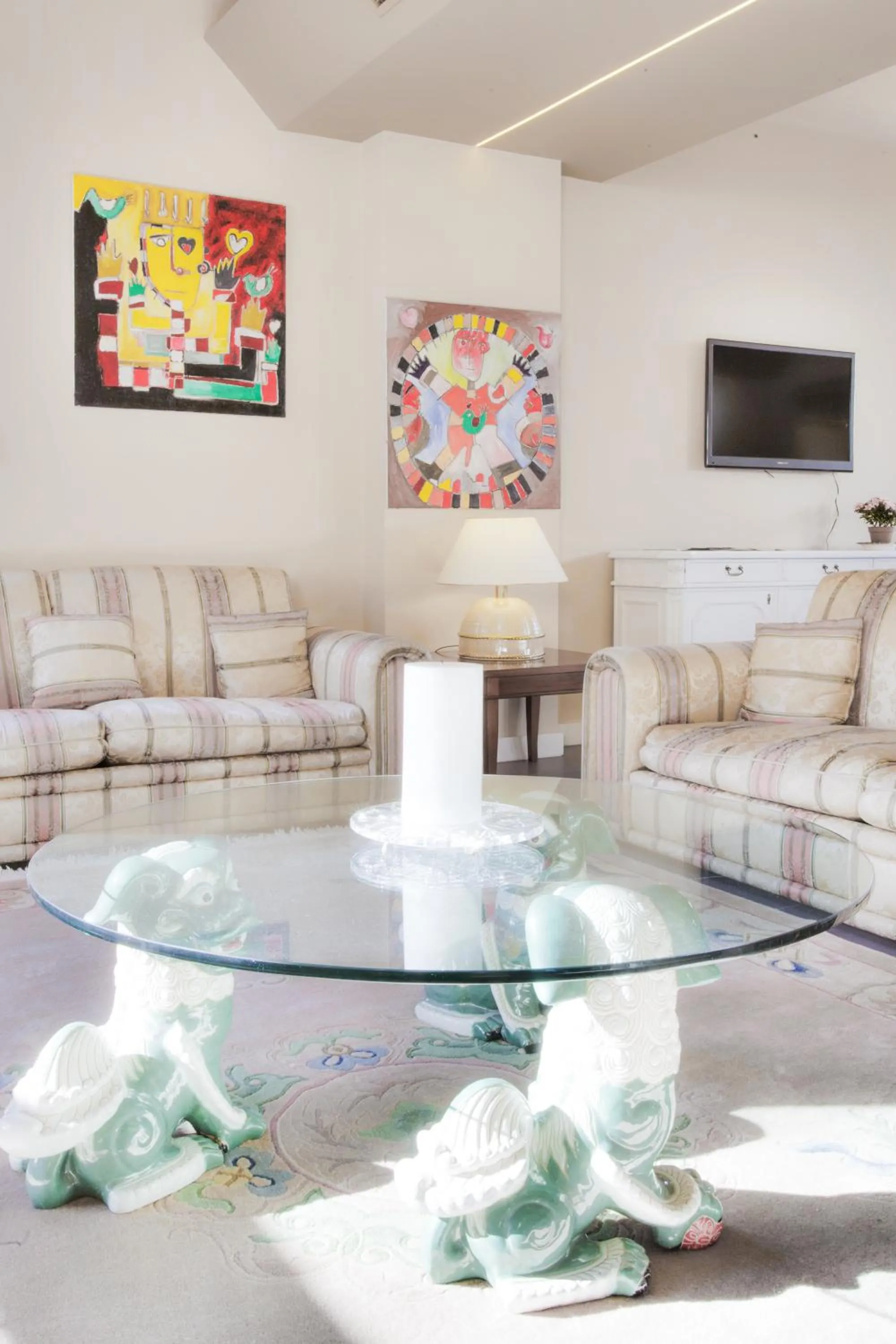 Communal lounge/ TV room in Relais Le Felci Executive Suite Spa