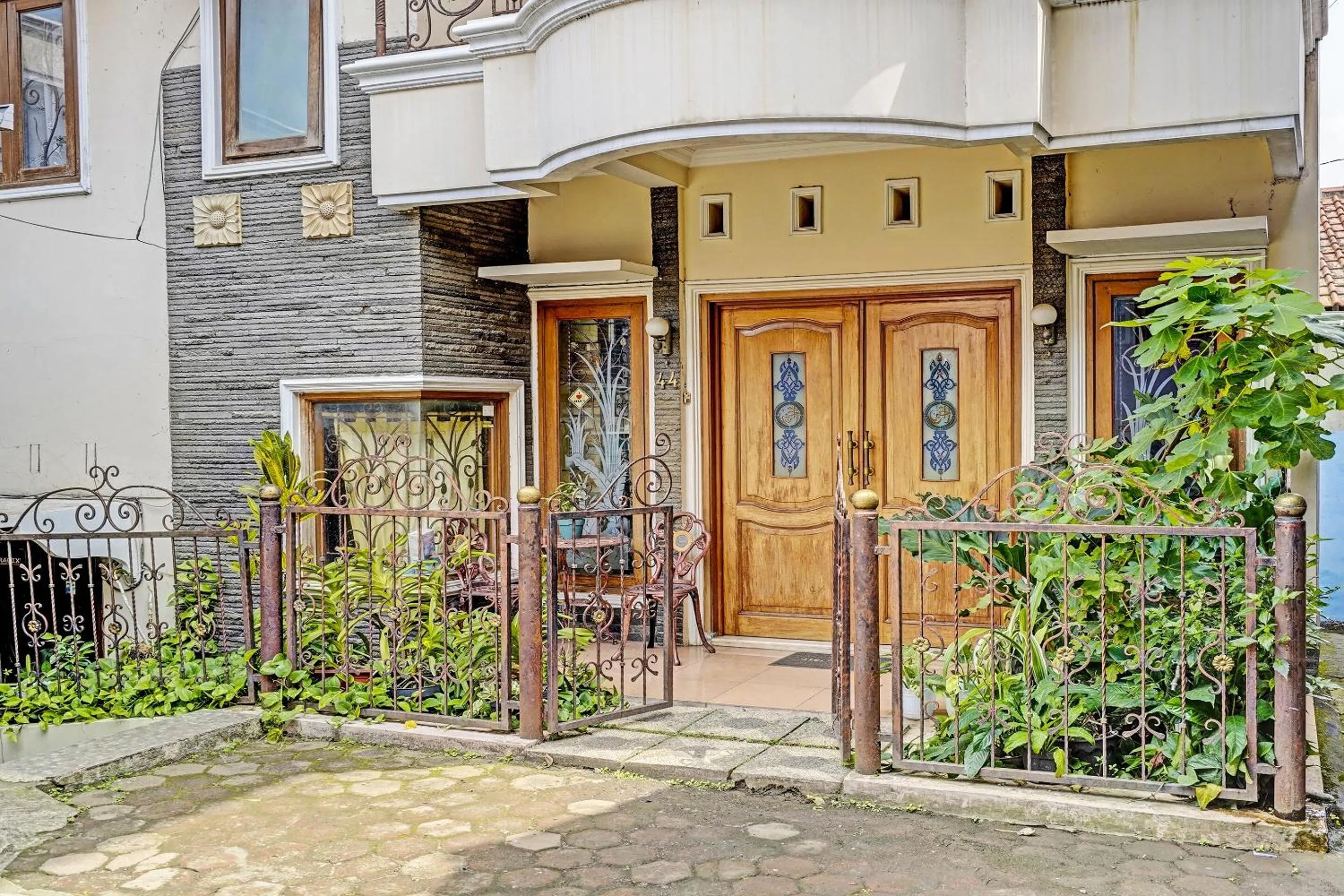 Facade/entrance in SPOT ON 91468 Pondok Shofa Mc Syariah