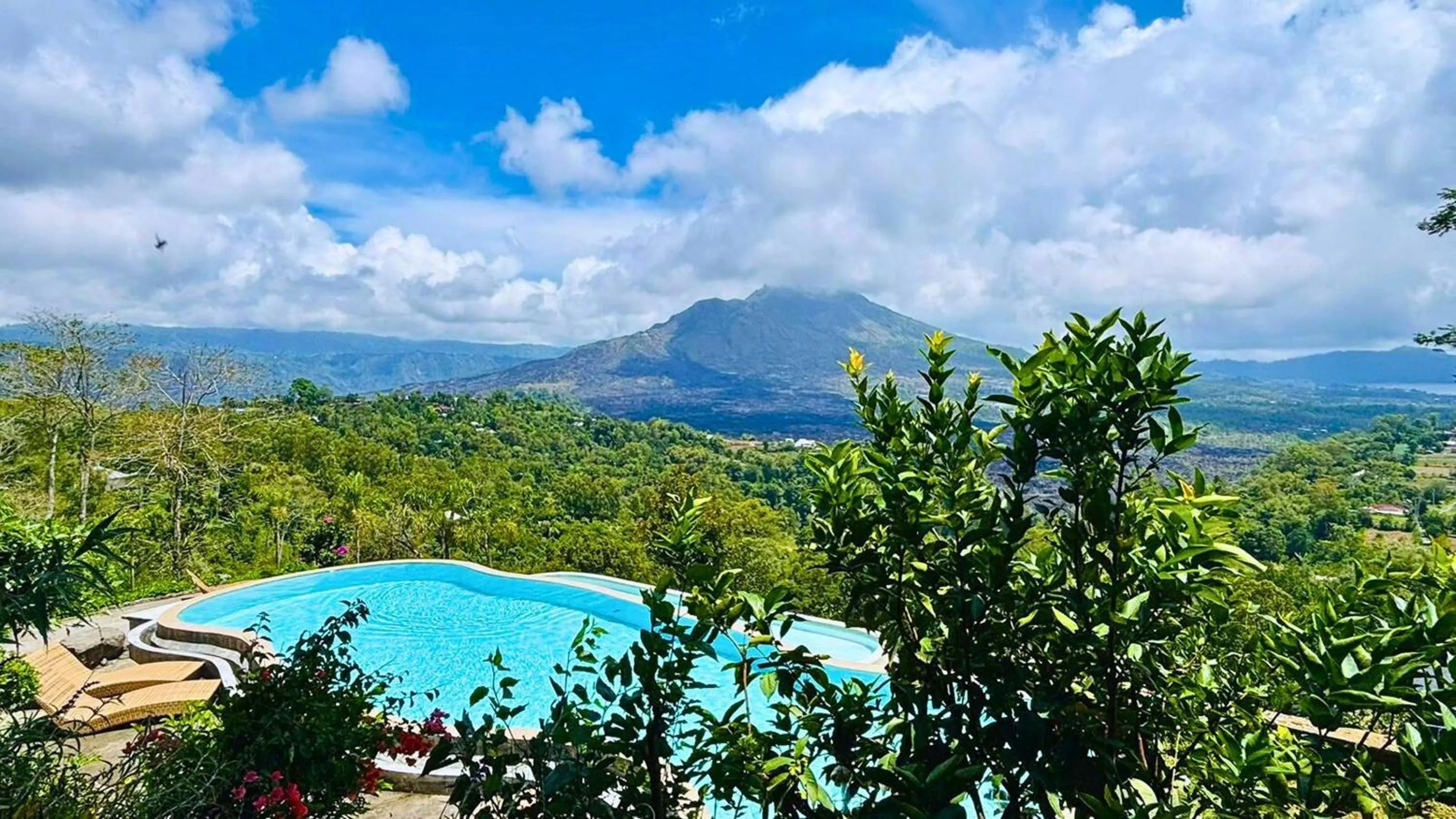 Swimming pool in Caldera Hotel & Restaurant