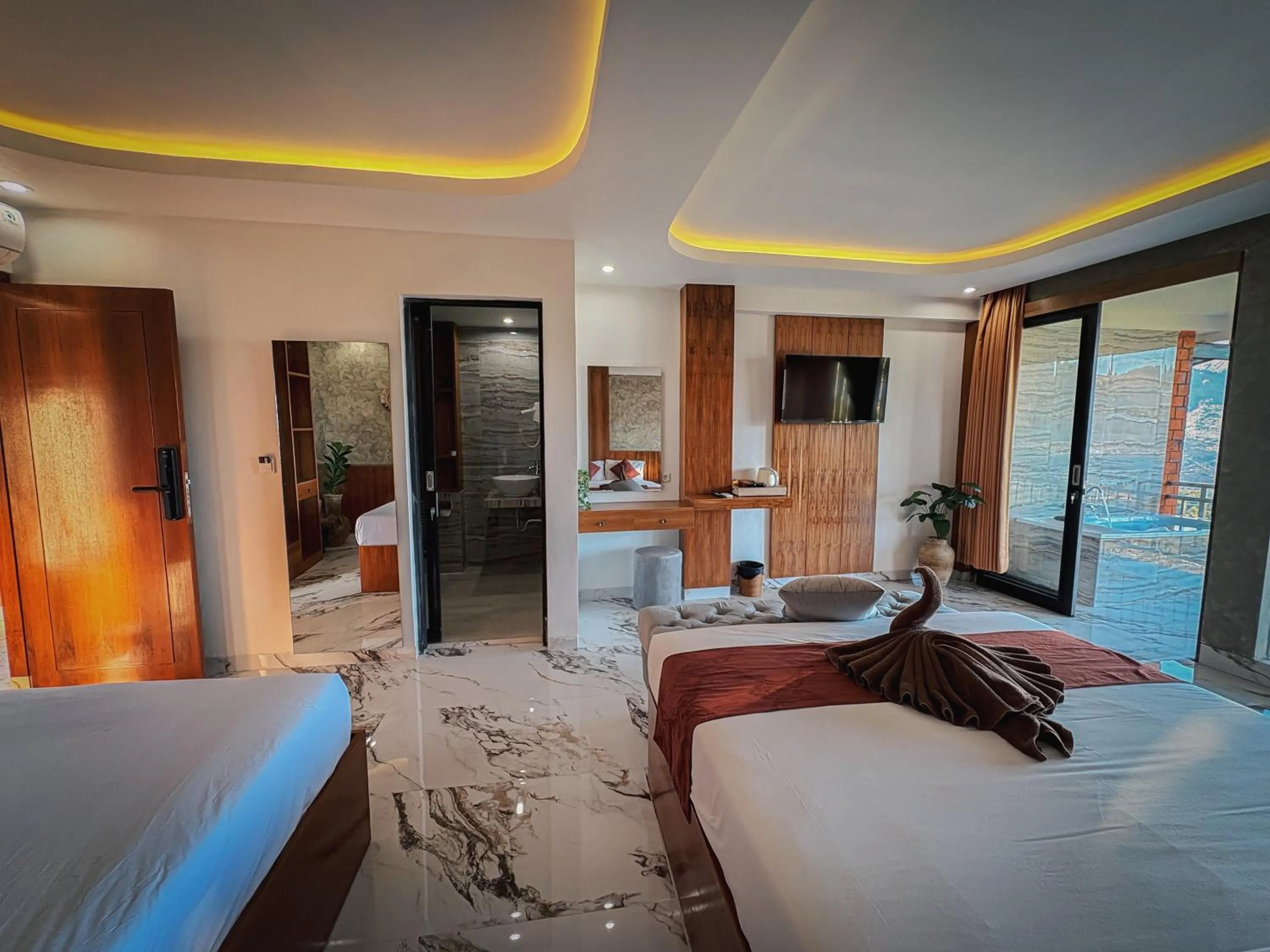 Bed in Caldera Hotel & Restaurant