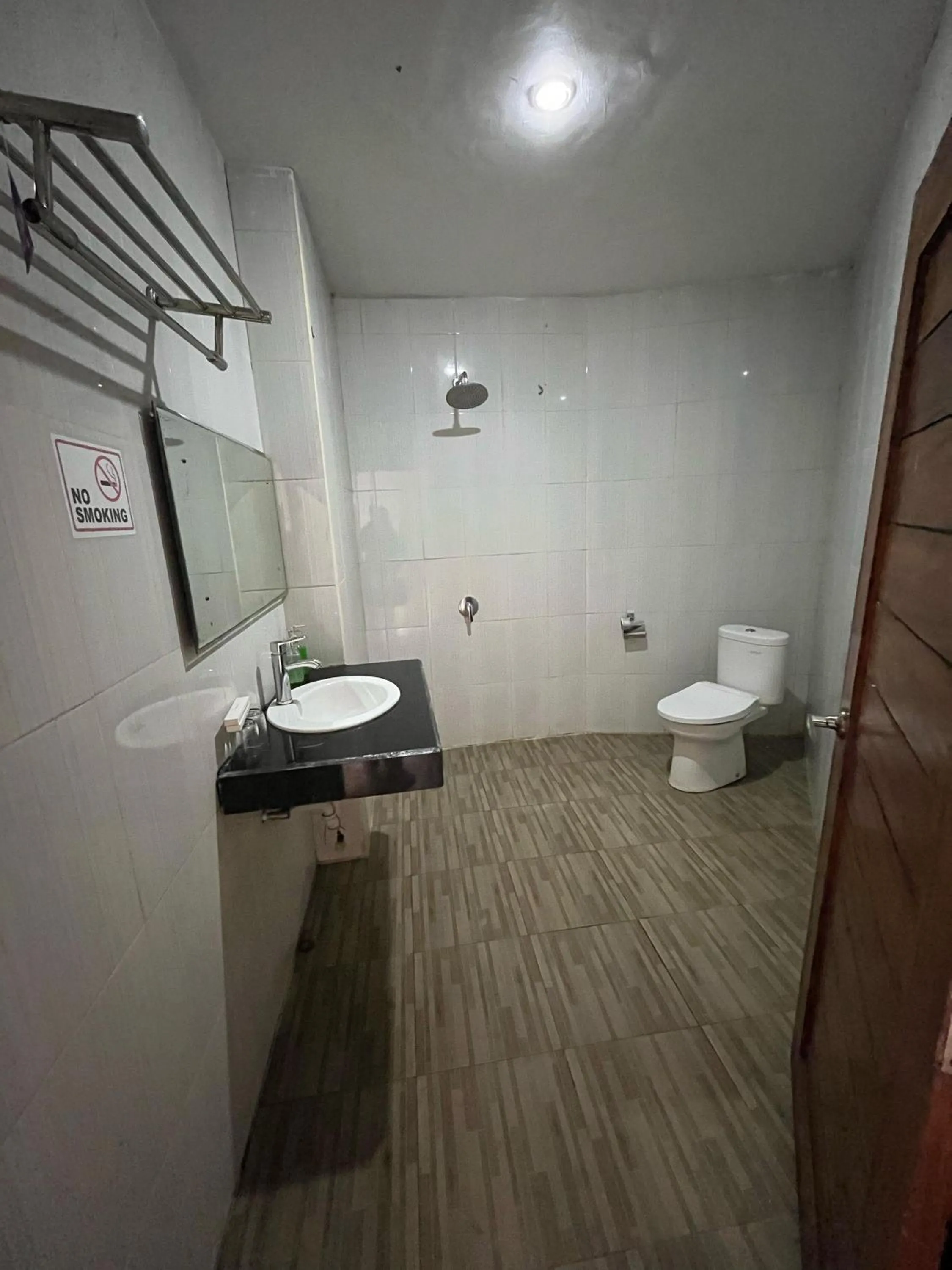 Shower in Caldera Hotel & Restaurant