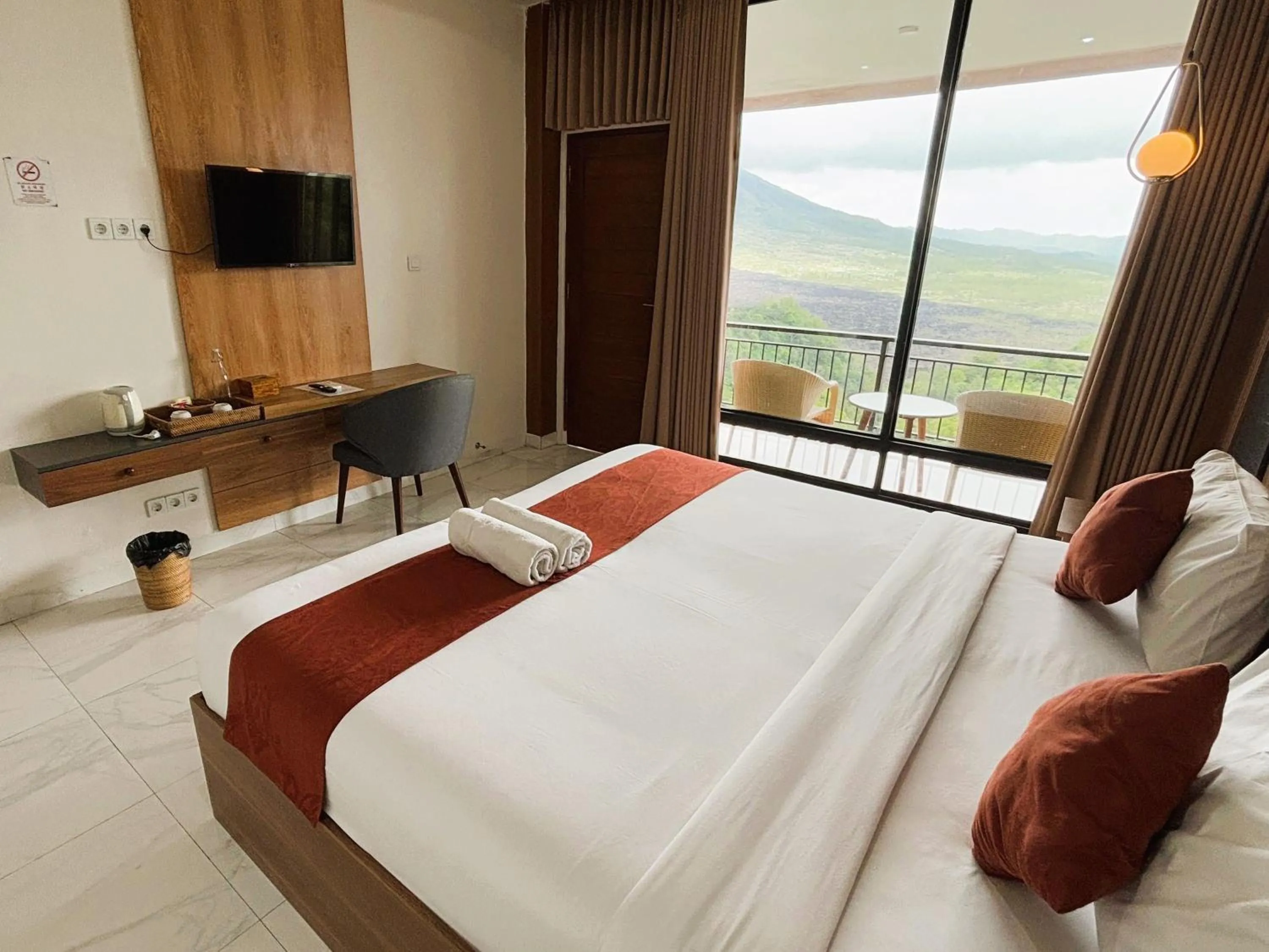 Bed in Caldera Hotel & Restaurant
